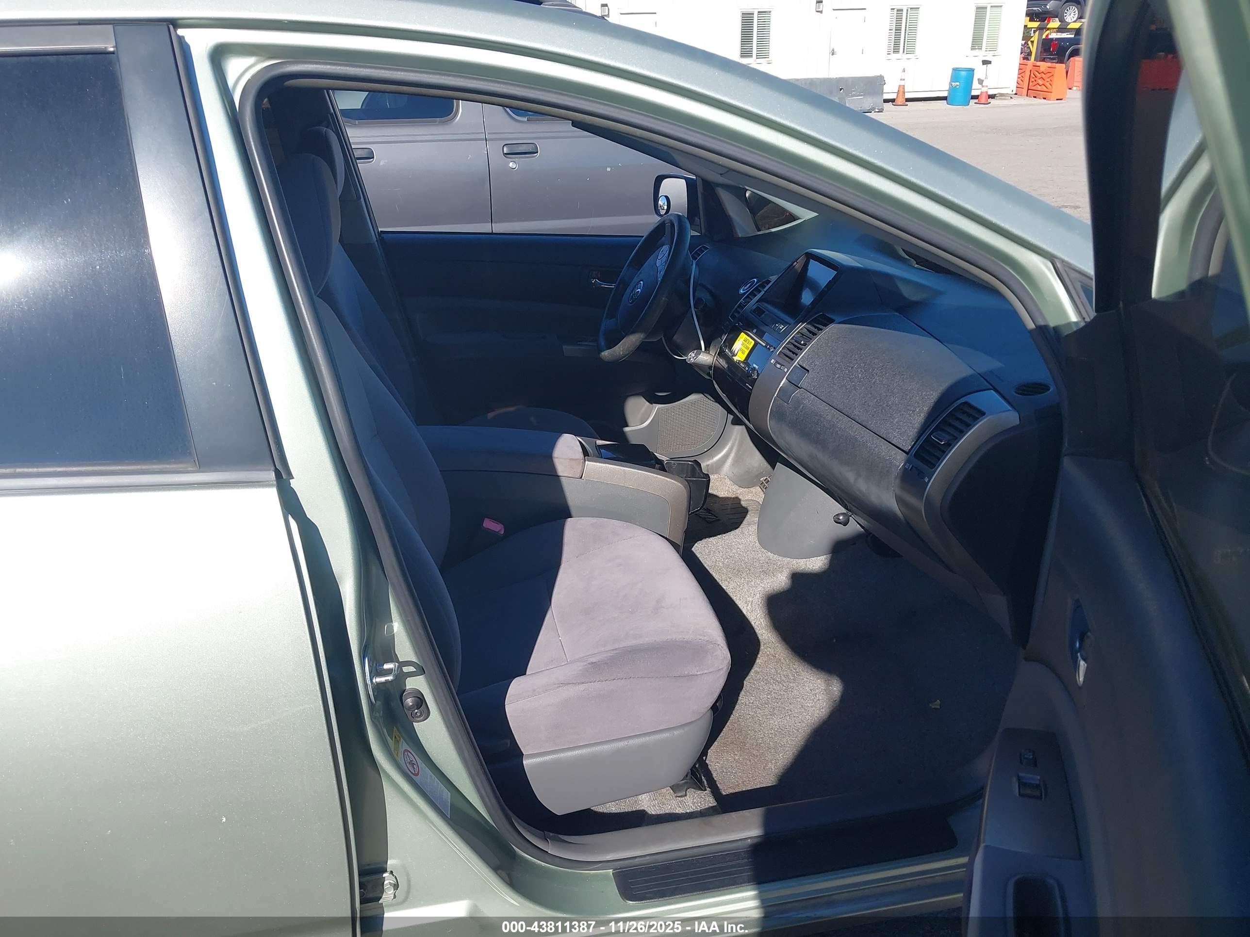 TOYOTA PRIUS image 5