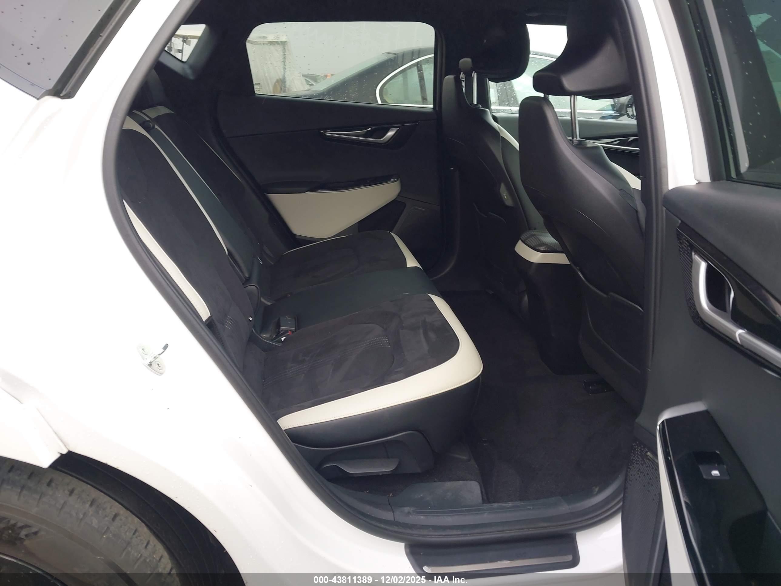 KIA EV6 image 8