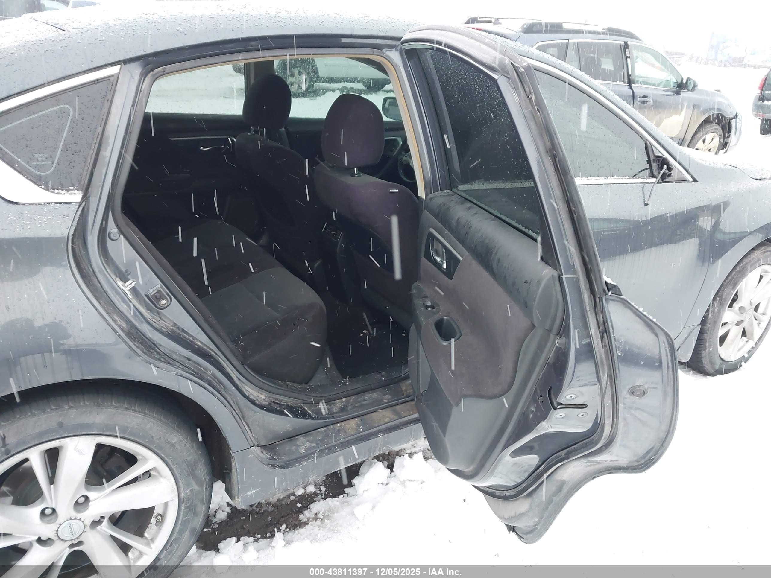 NISSAN ALTIMA image 8