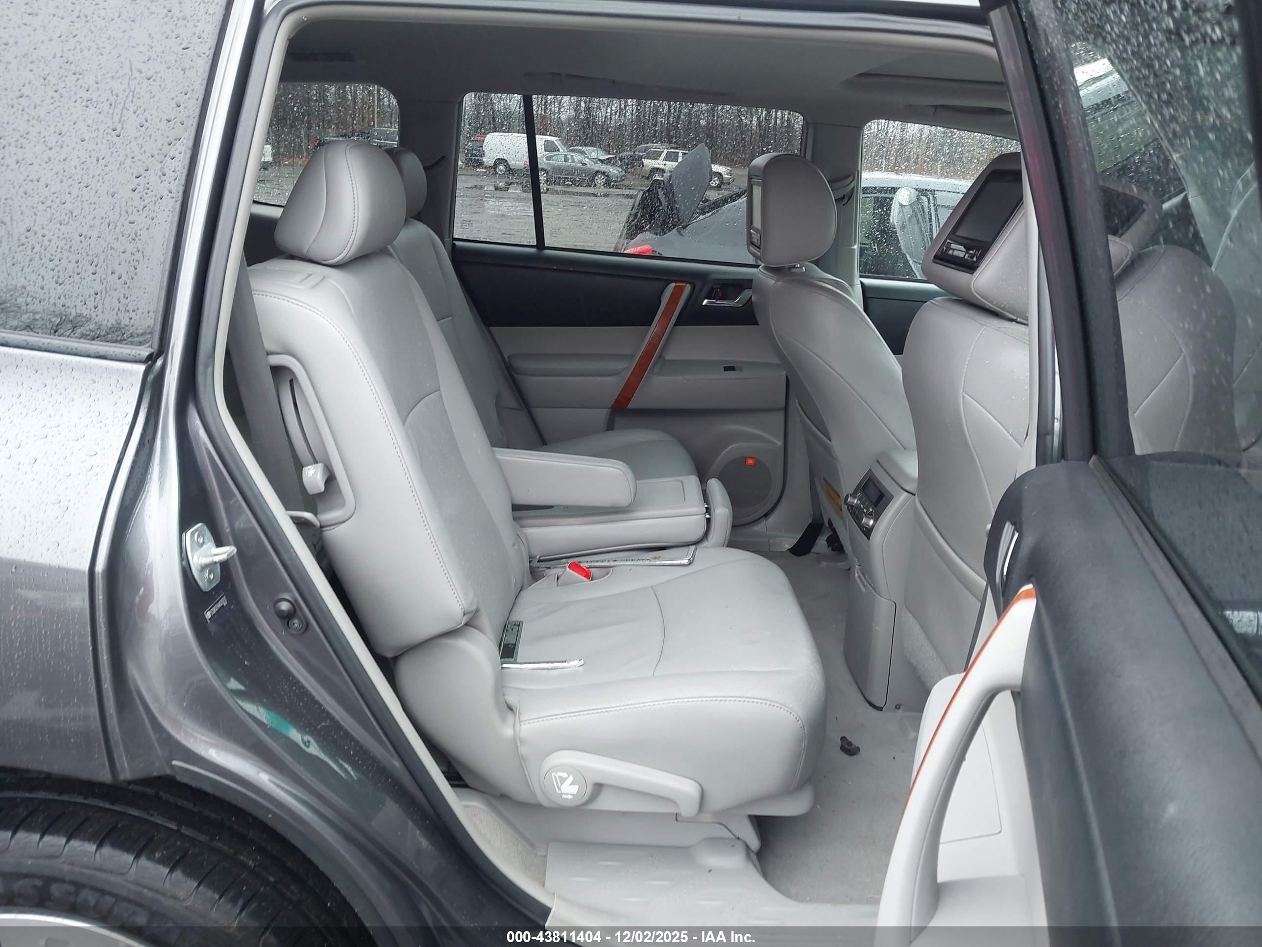 TOYOTA HIGHLANDER image 8