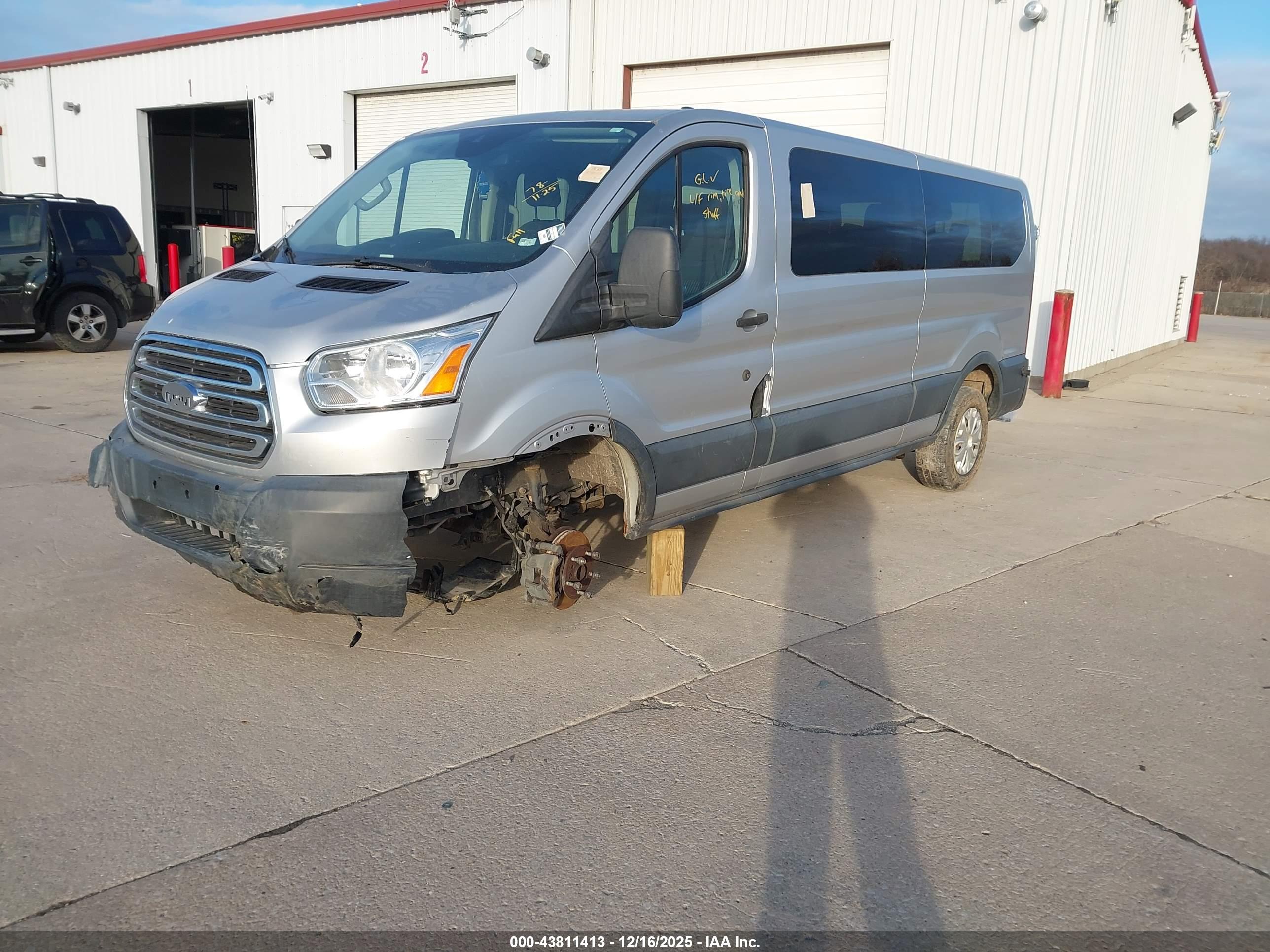 FORD TRANSIT-350 image 6