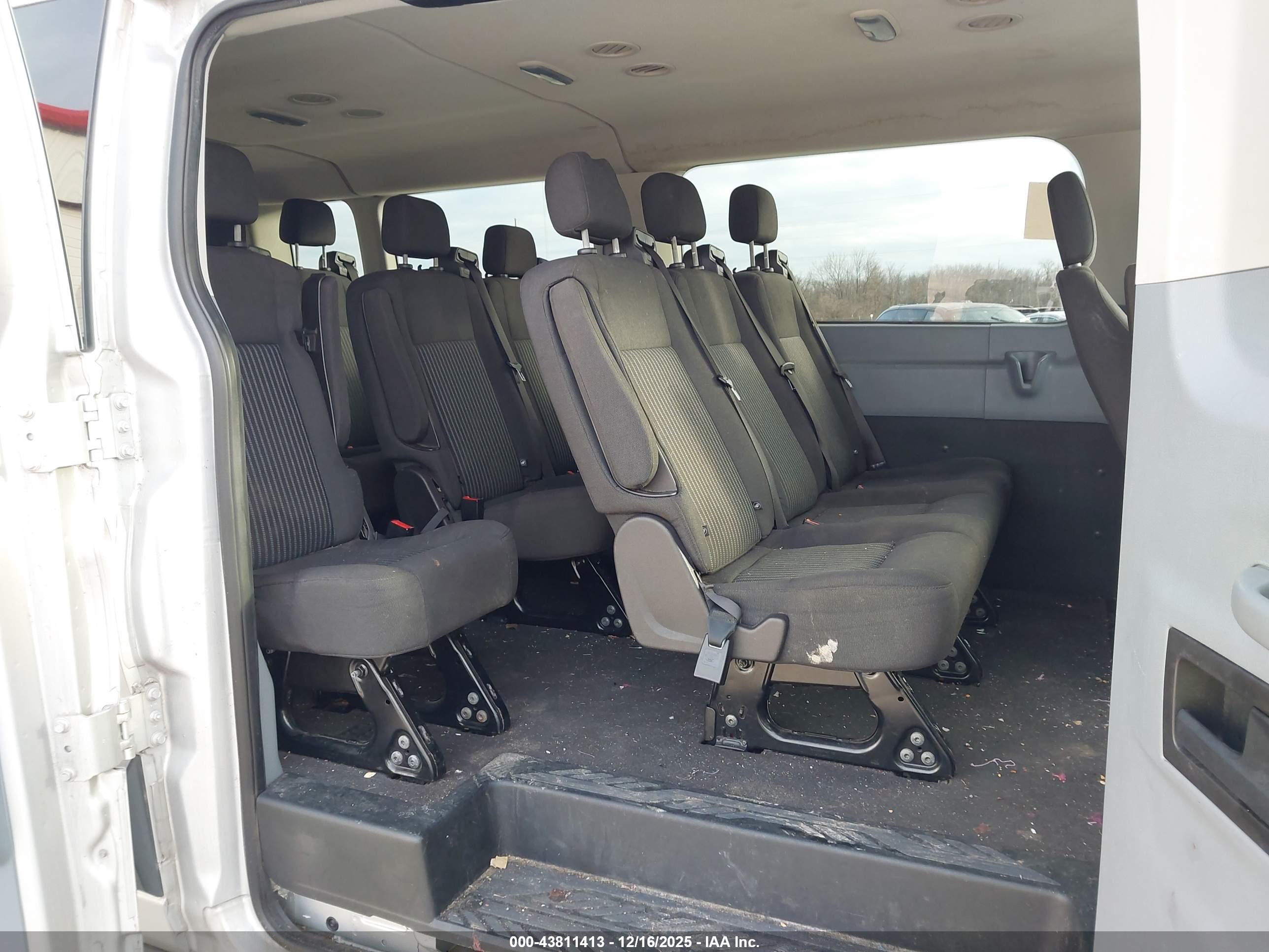 FORD TRANSIT-350 image 8