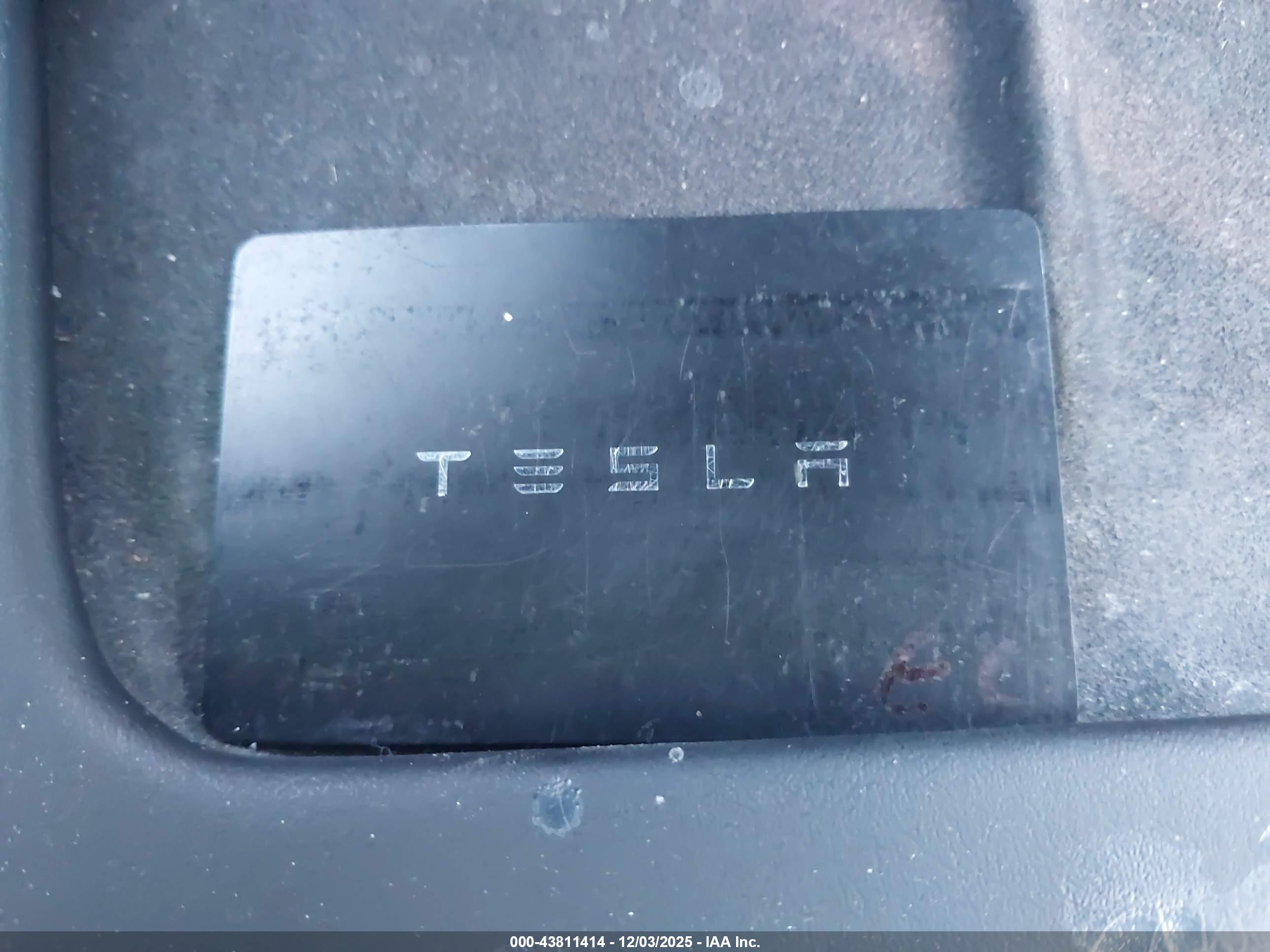 TESLA MODEL image 11