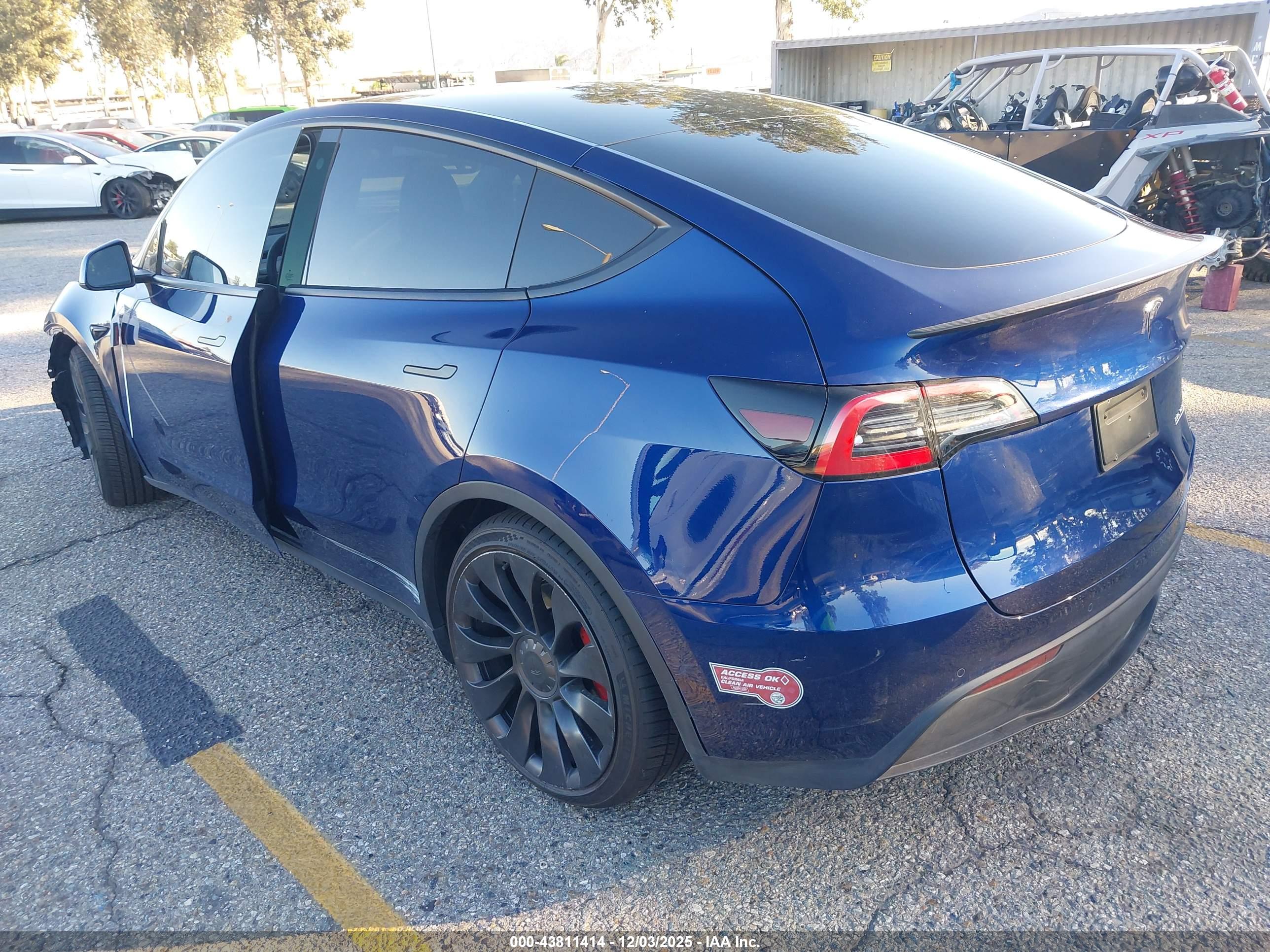 TESLA MODEL image 3