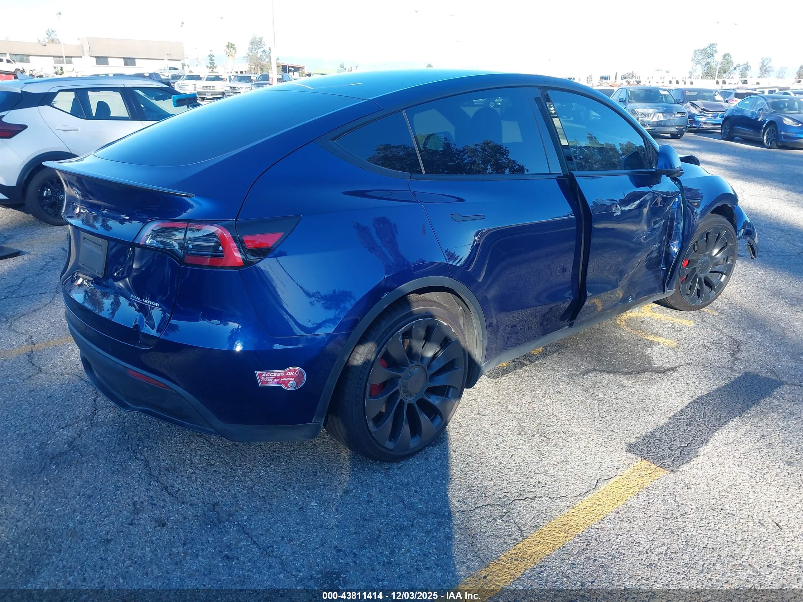 TESLA MODEL image 4