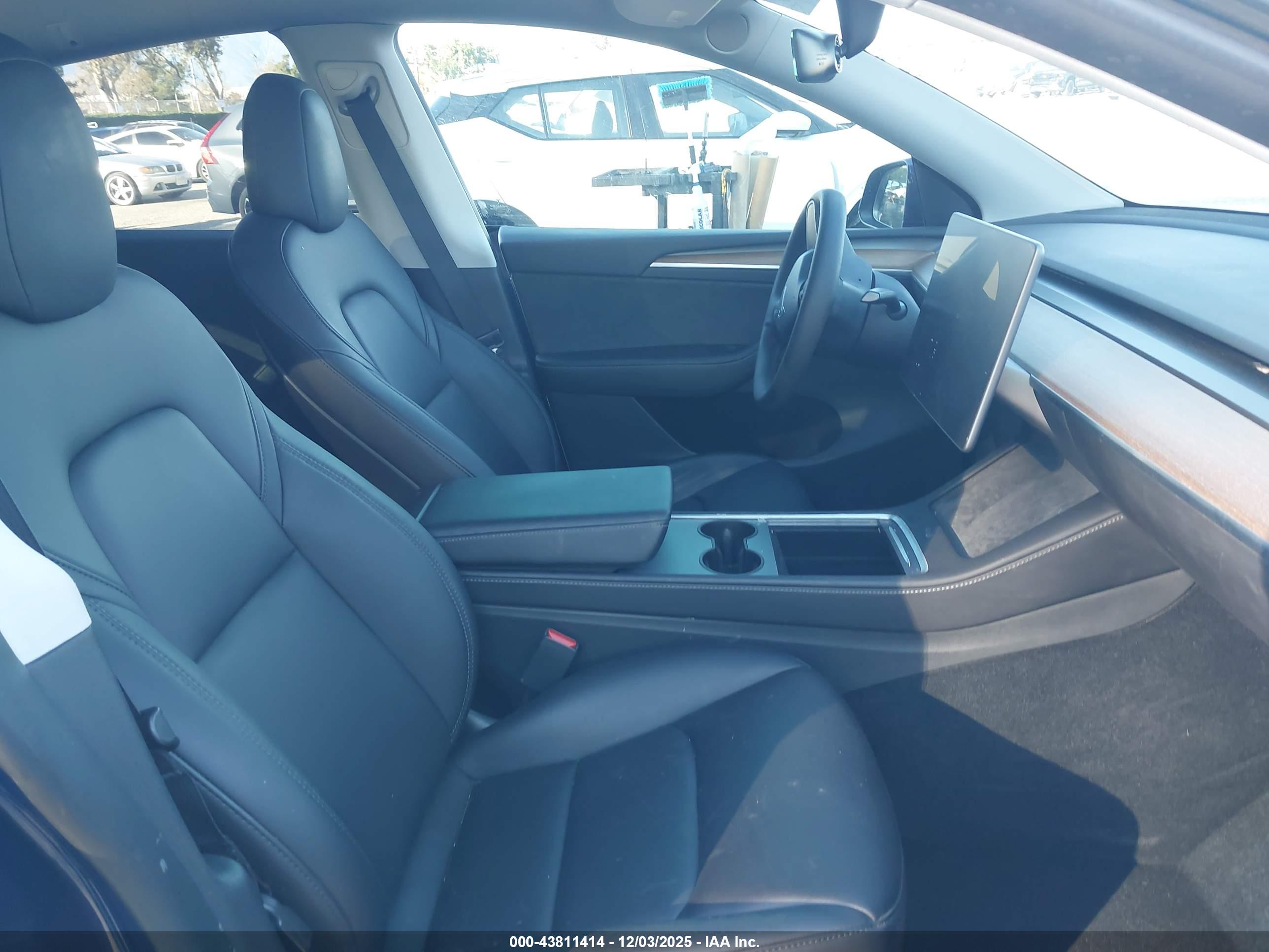 TESLA MODEL image 5