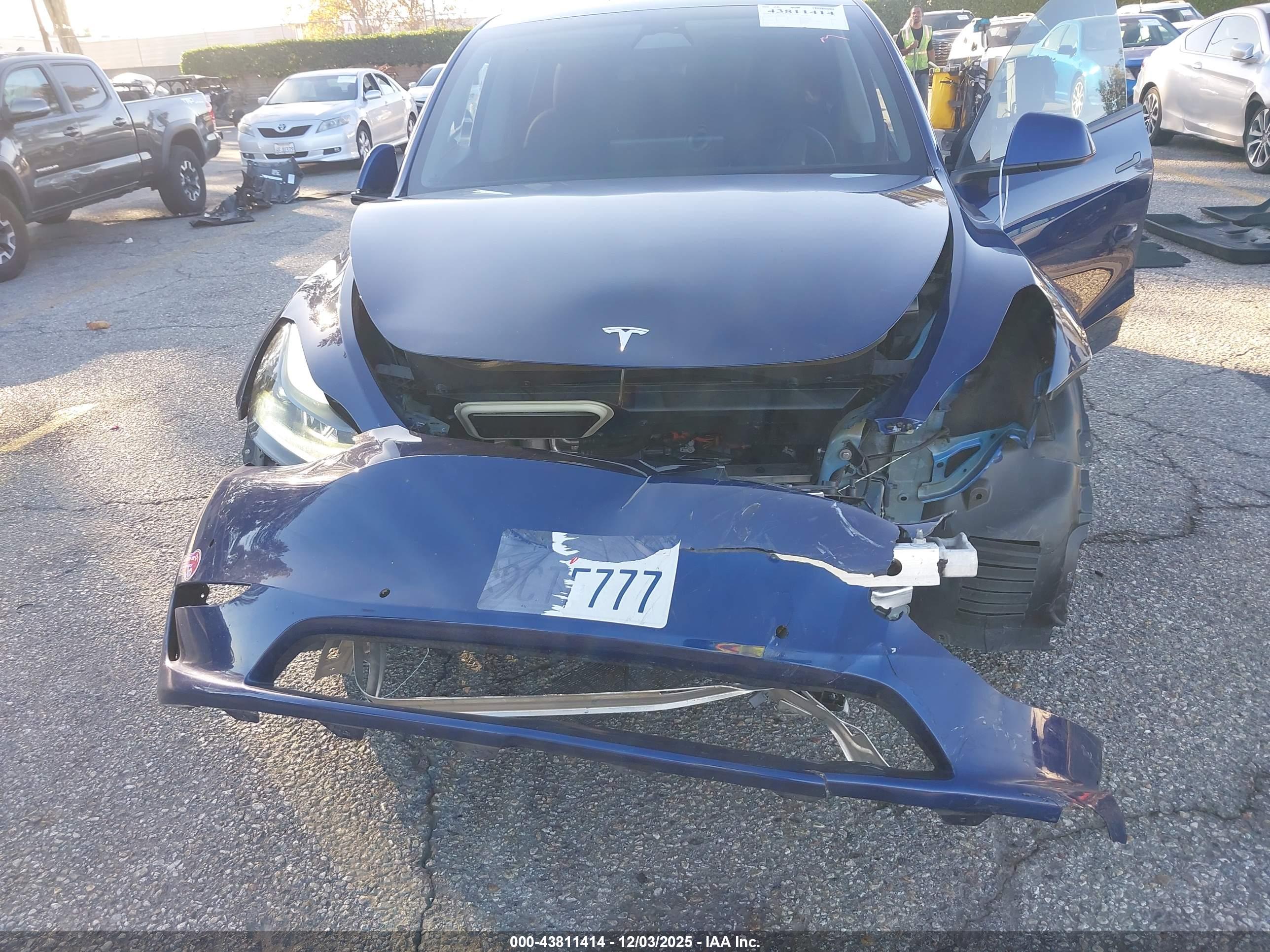 TESLA MODEL image 6