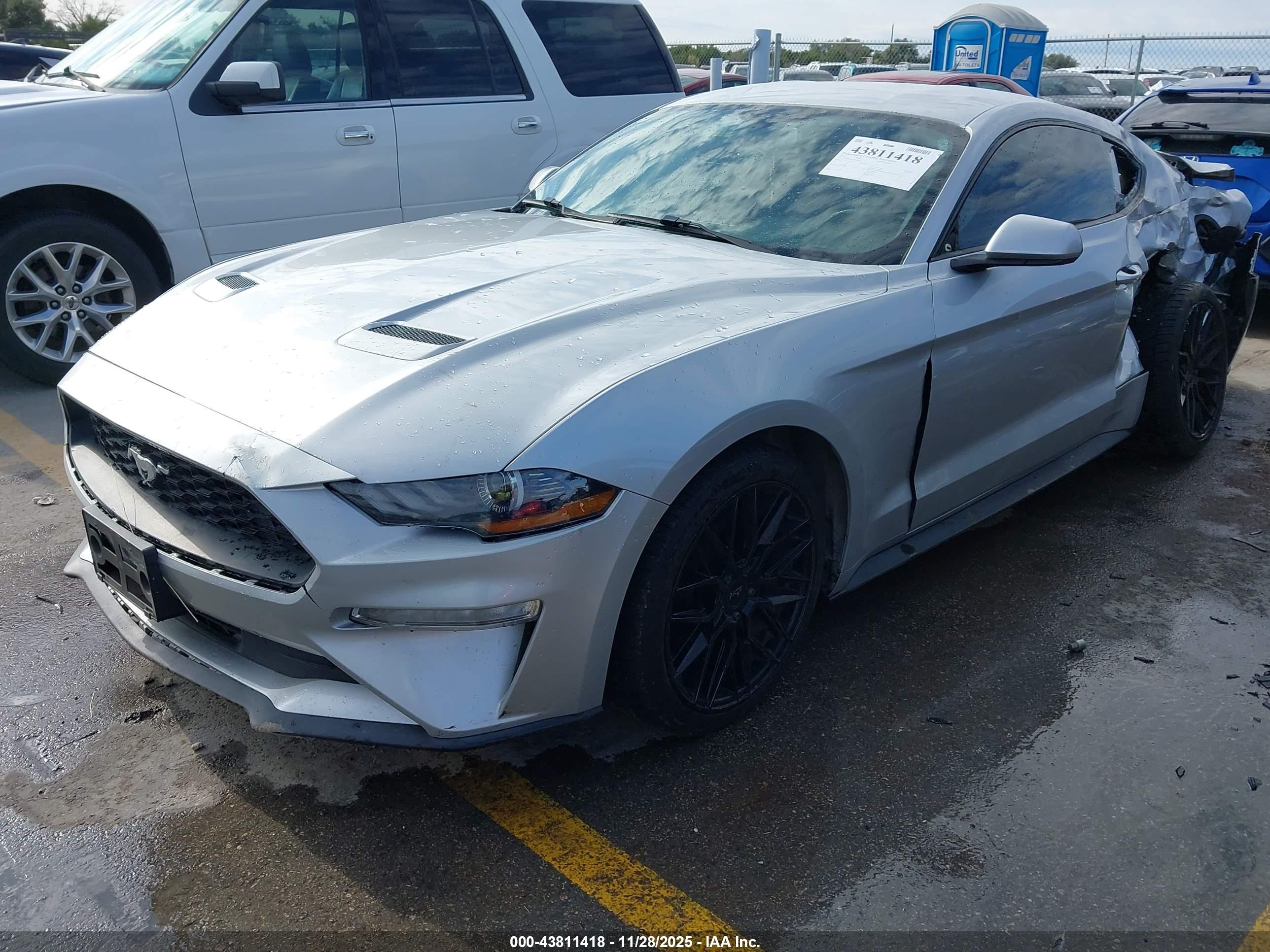 FORD MUSTANG image 2