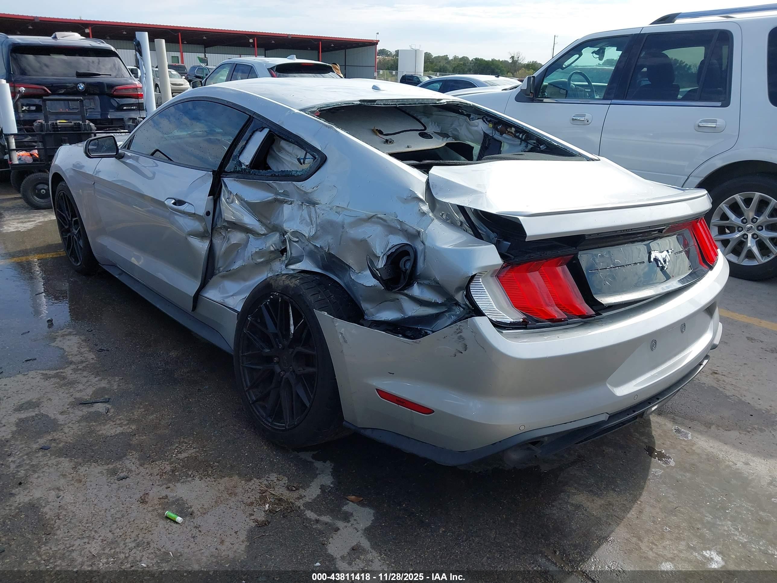 FORD MUSTANG image 3