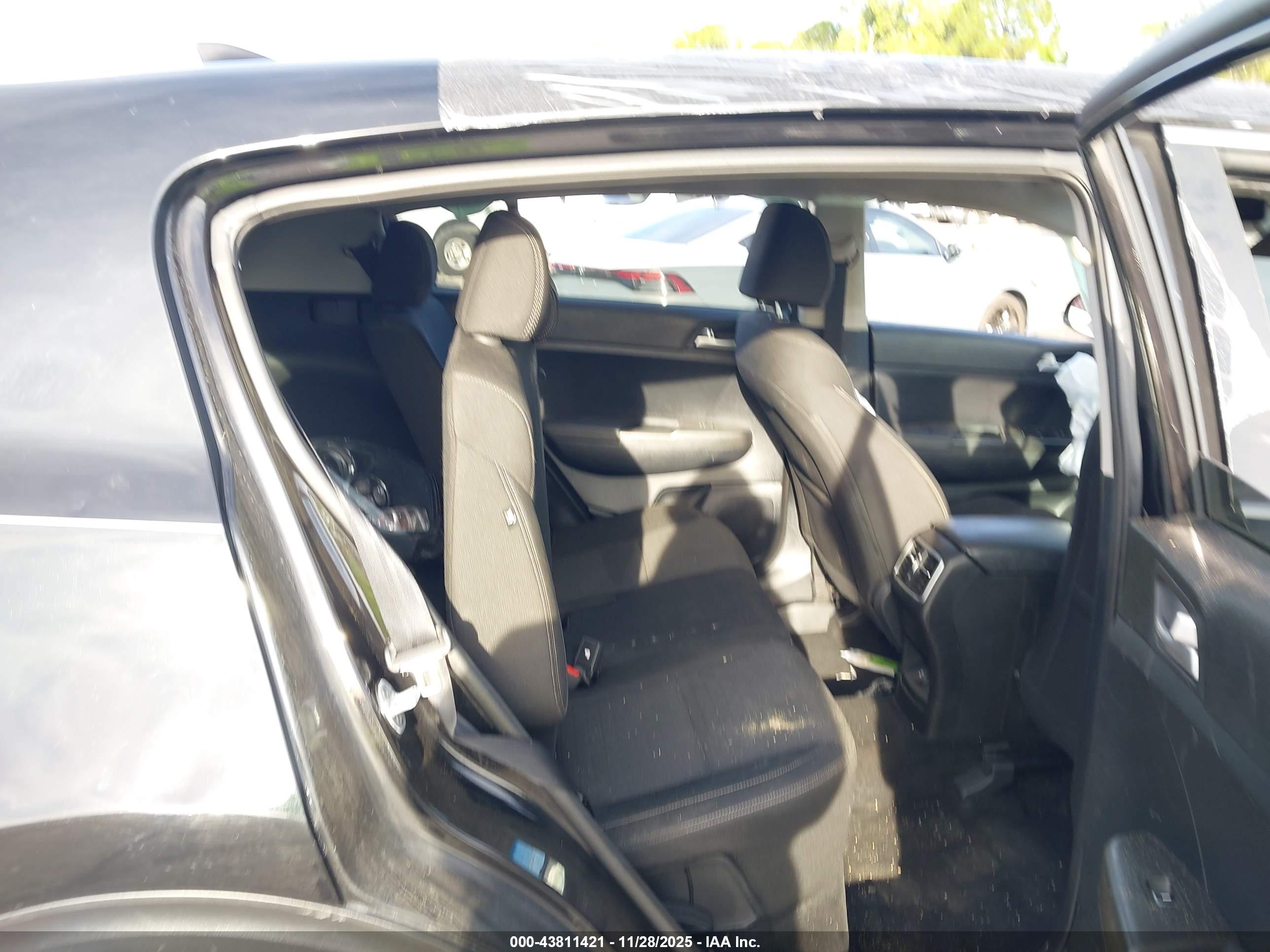 KIA SPORTAGE image 8