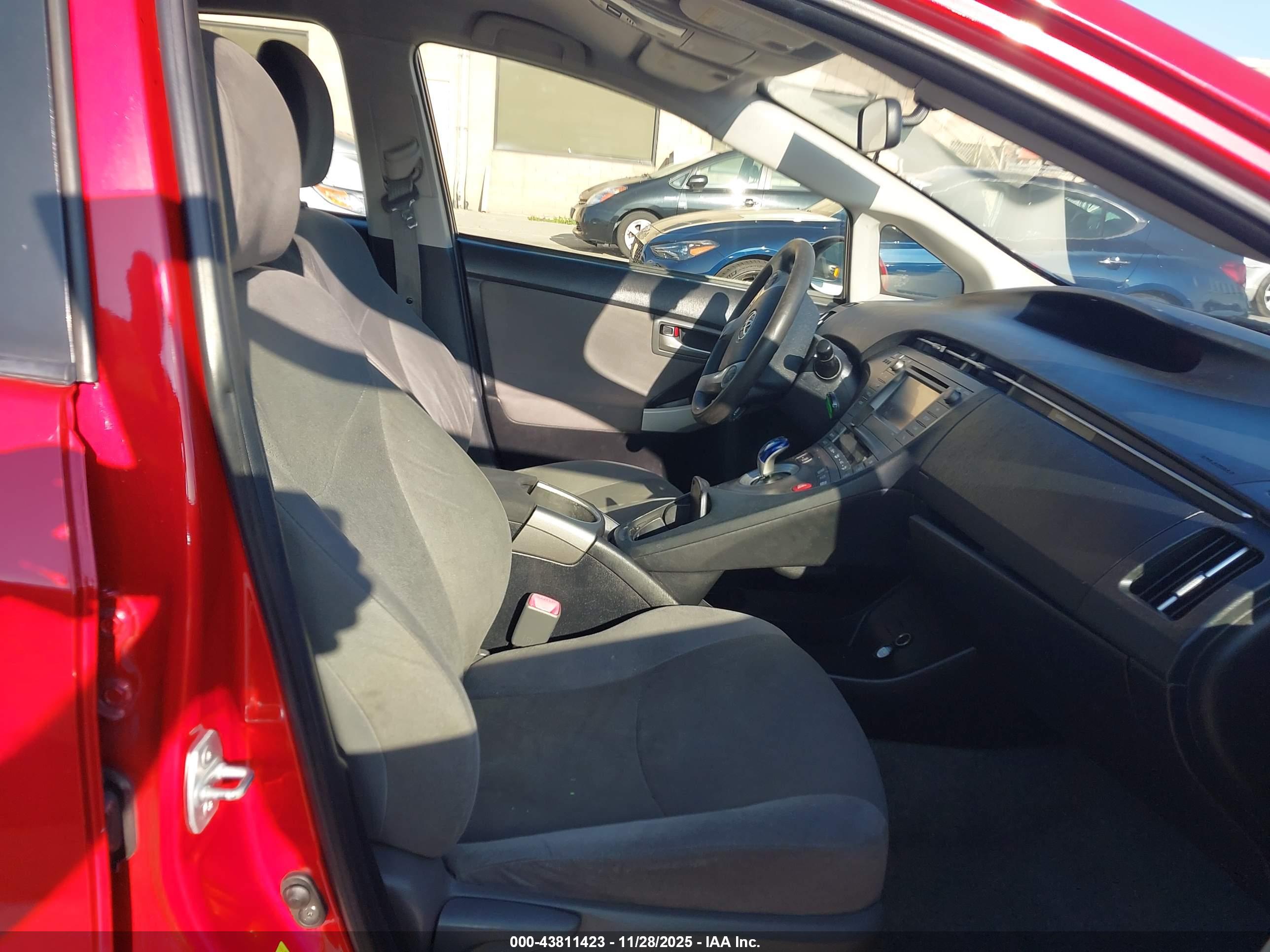 TOYOTA PRIUS image 5