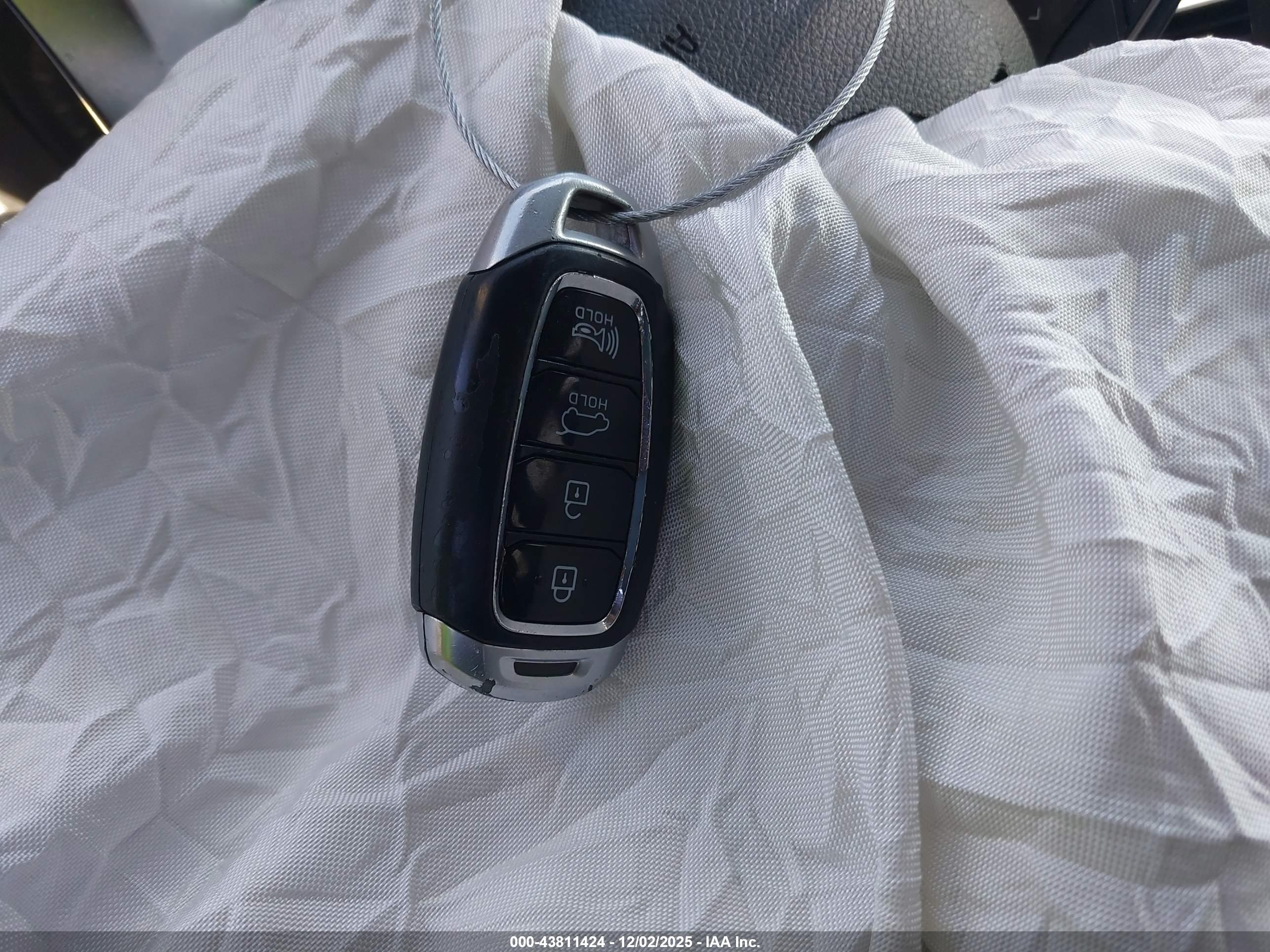 HYUNDAI SANTA image 11