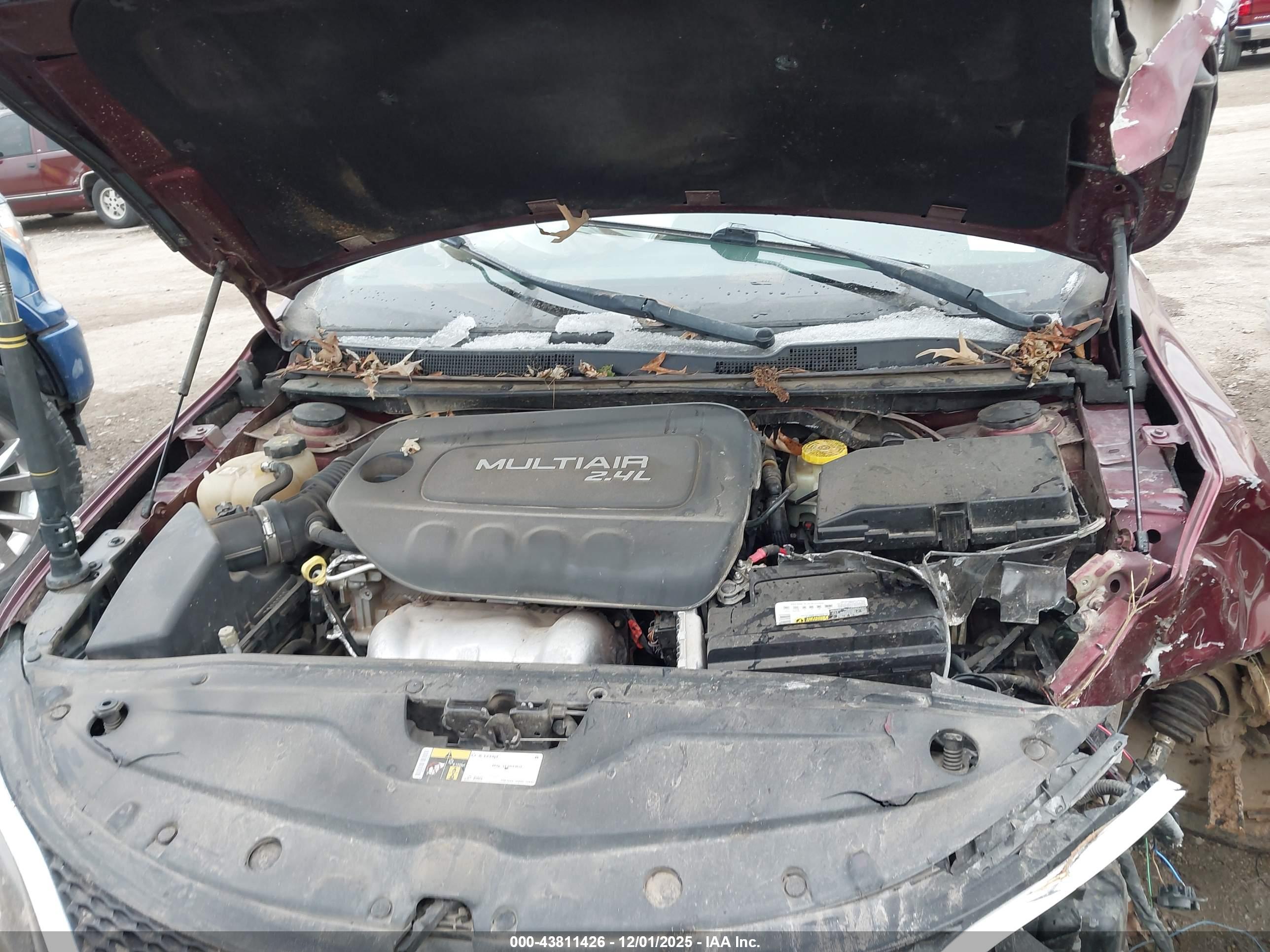 CHRYSLER 200 image 10