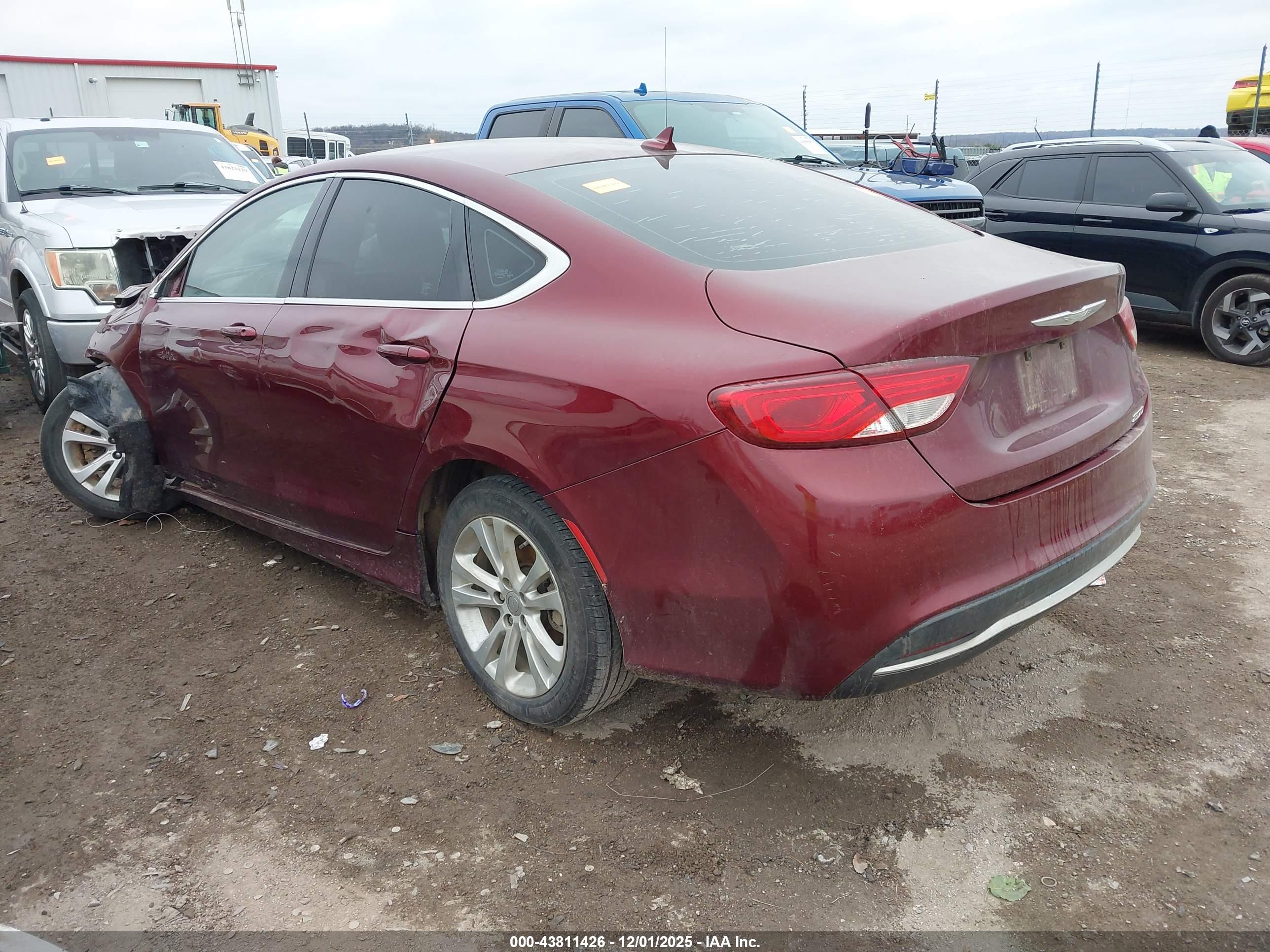 CHRYSLER 200 image 3