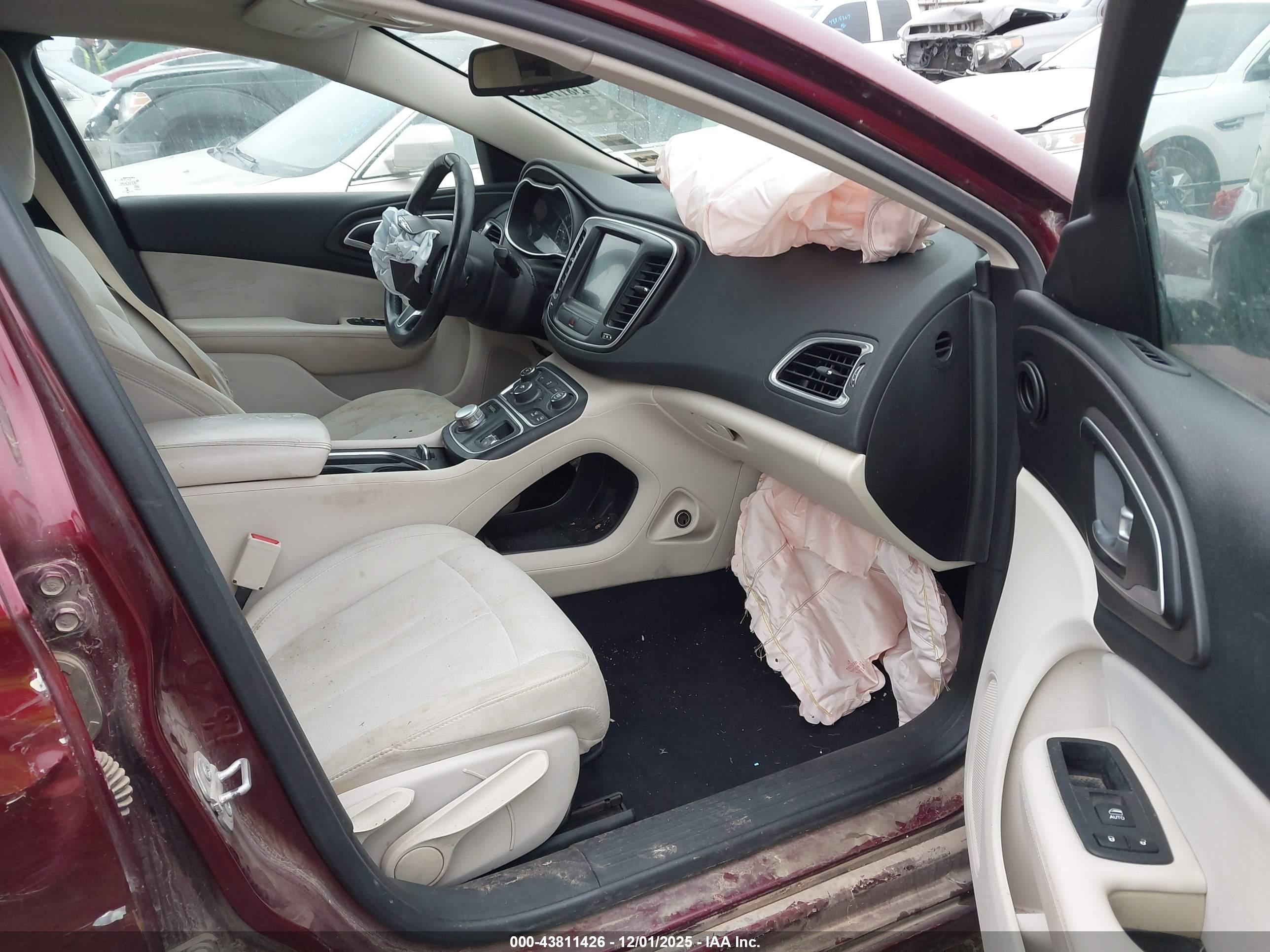 CHRYSLER 200 image 5