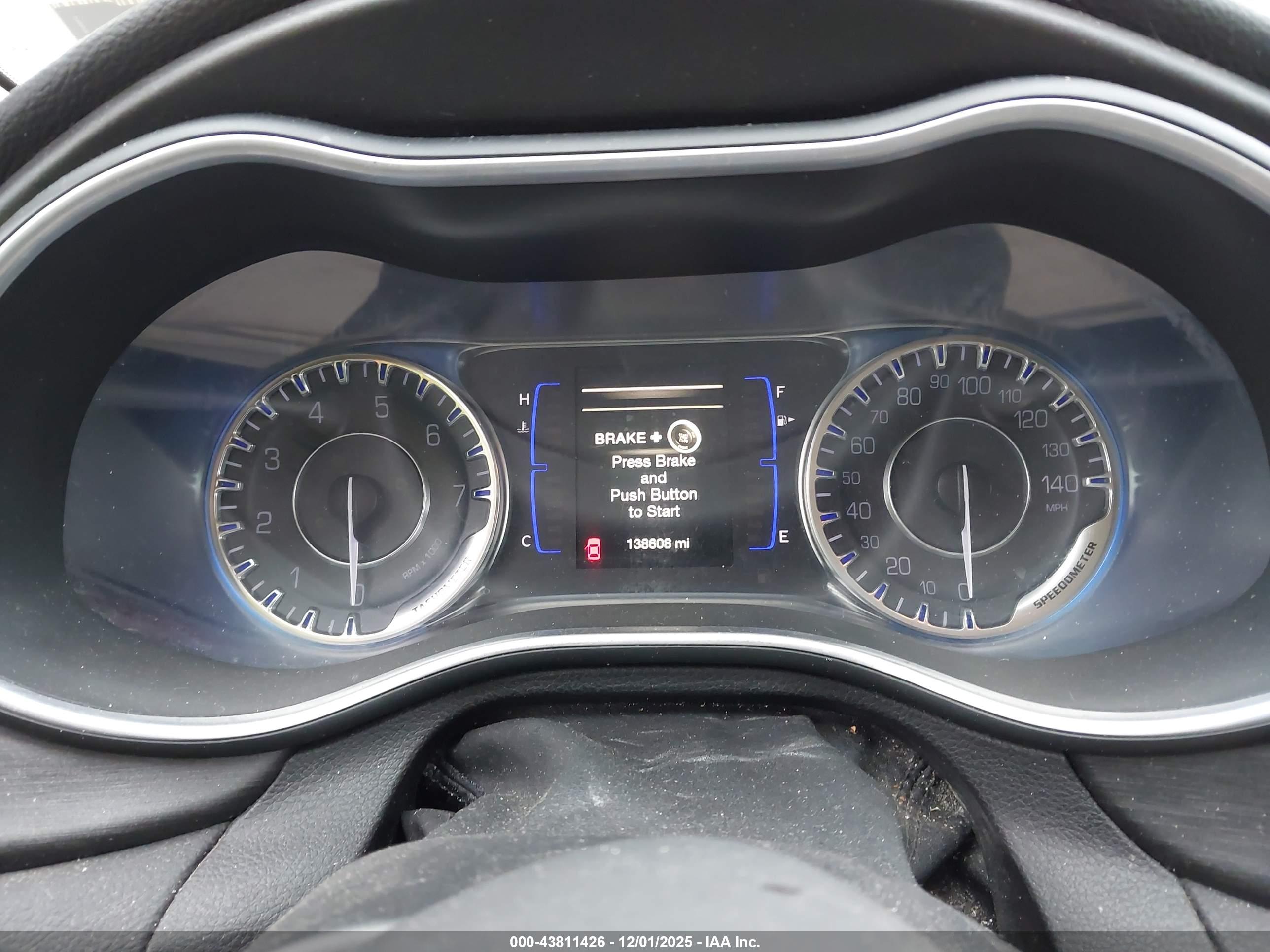 CHRYSLER 200 image 7