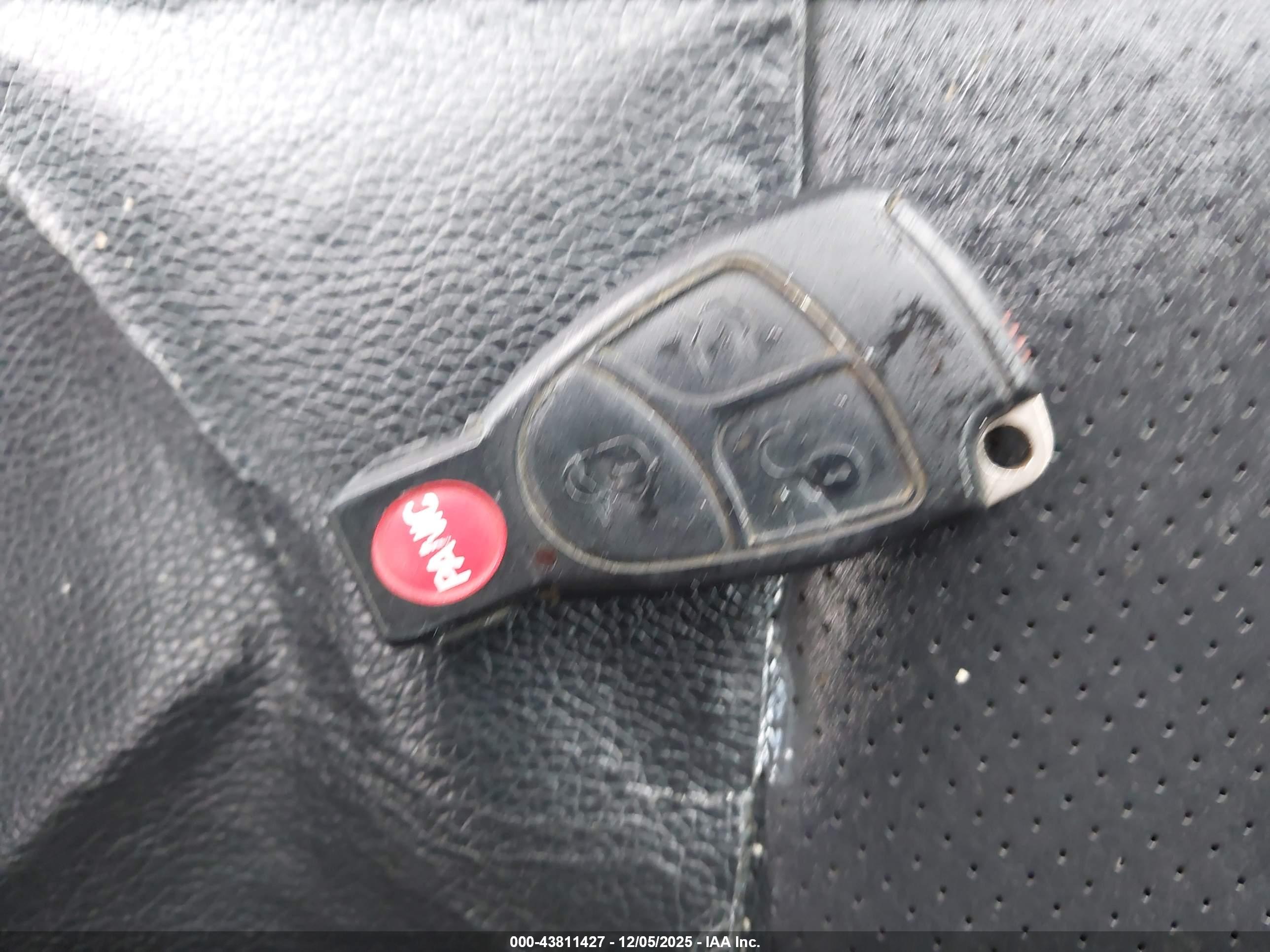 MERCEDES-BENZ E image 11