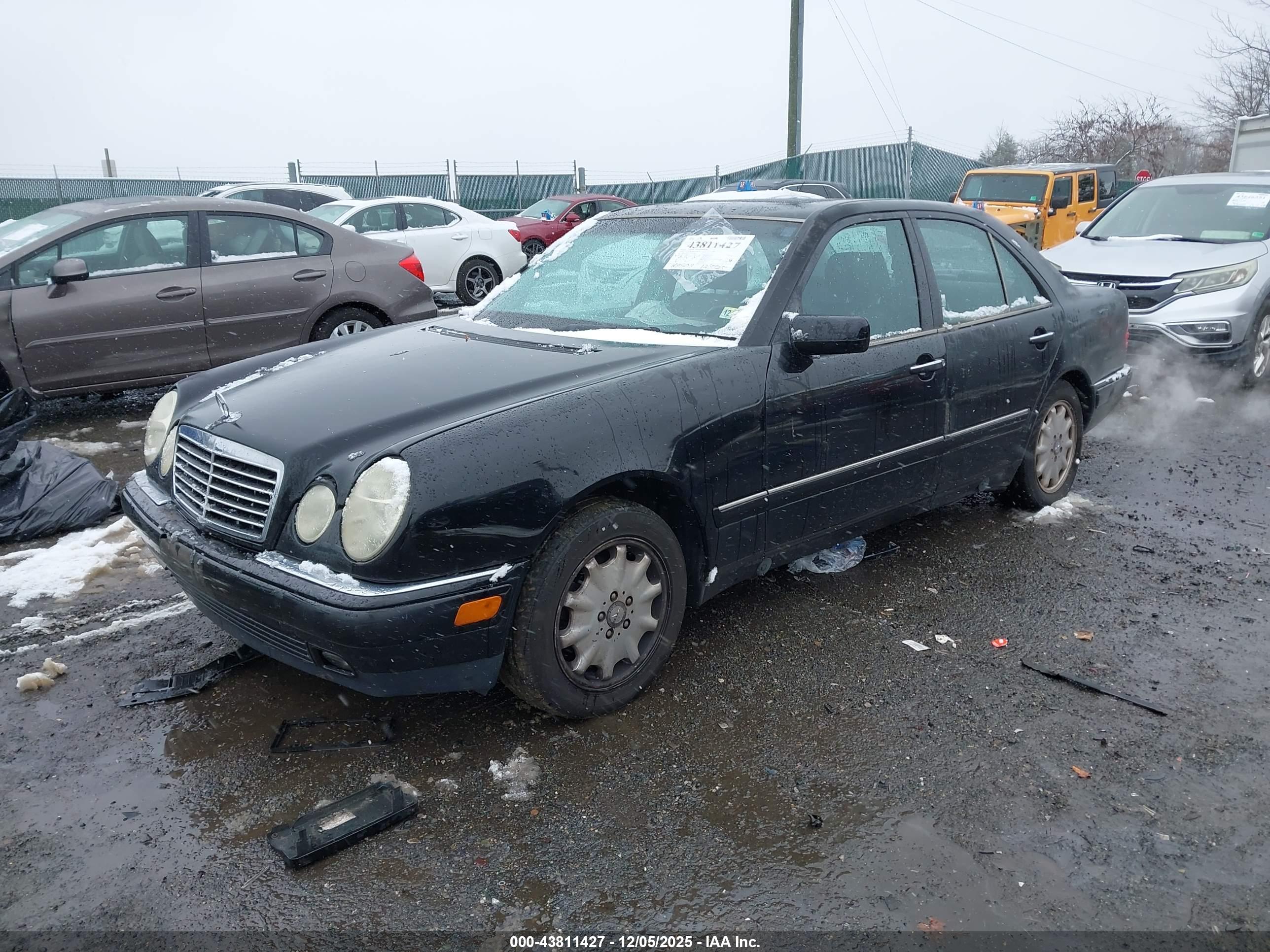 MERCEDES-BENZ E image 2