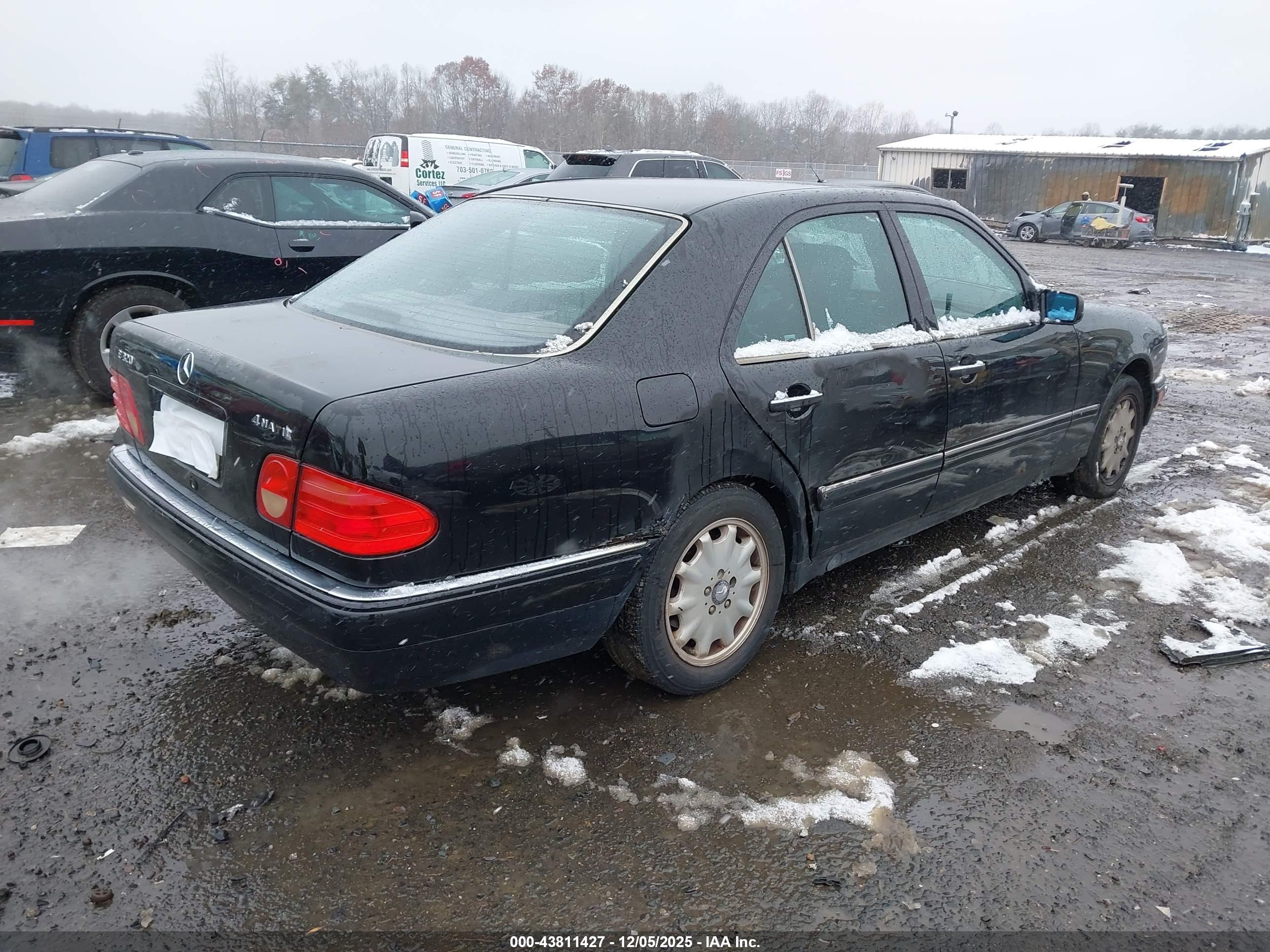 MERCEDES-BENZ E image 4
