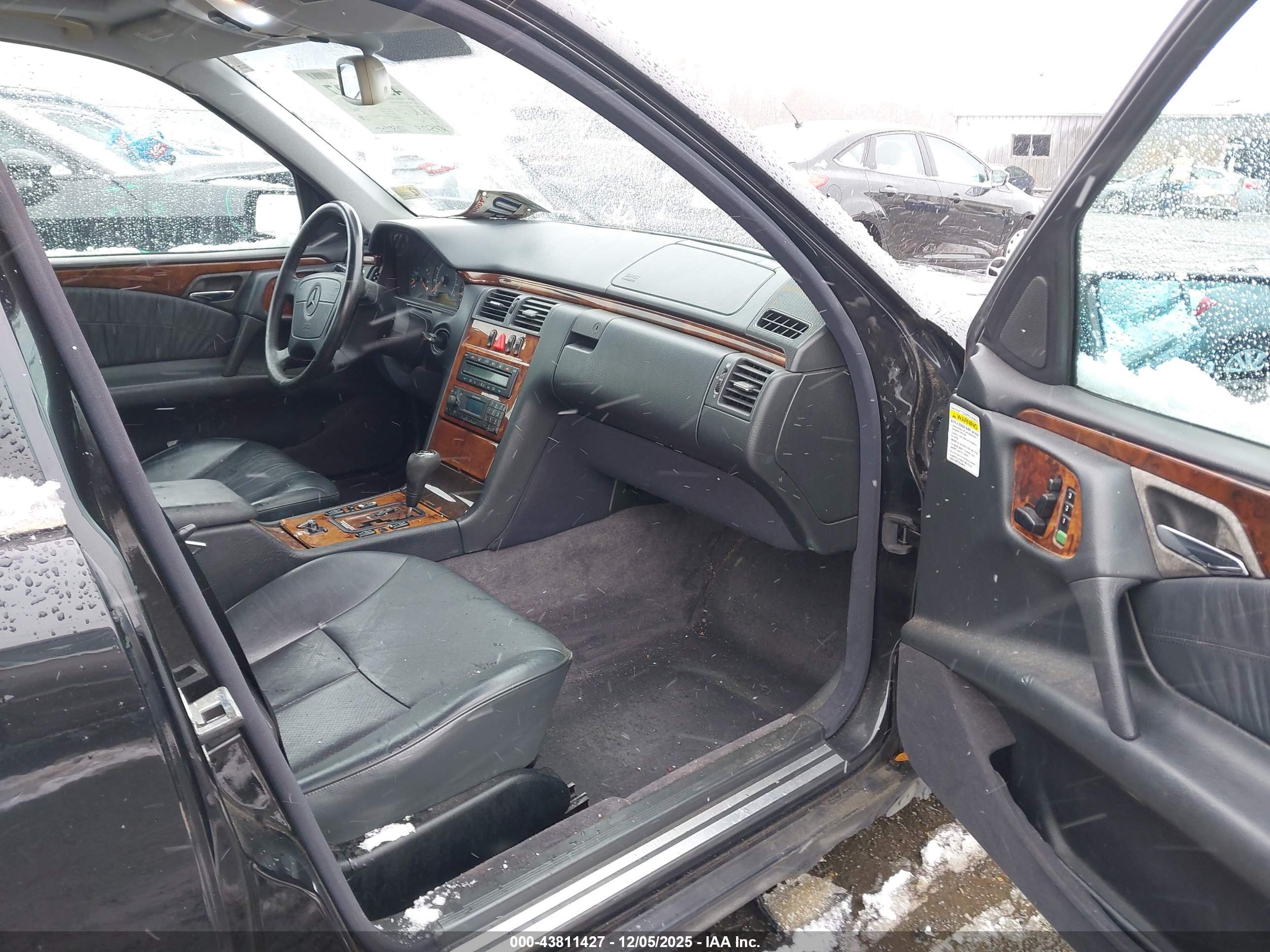 MERCEDES-BENZ E image 5