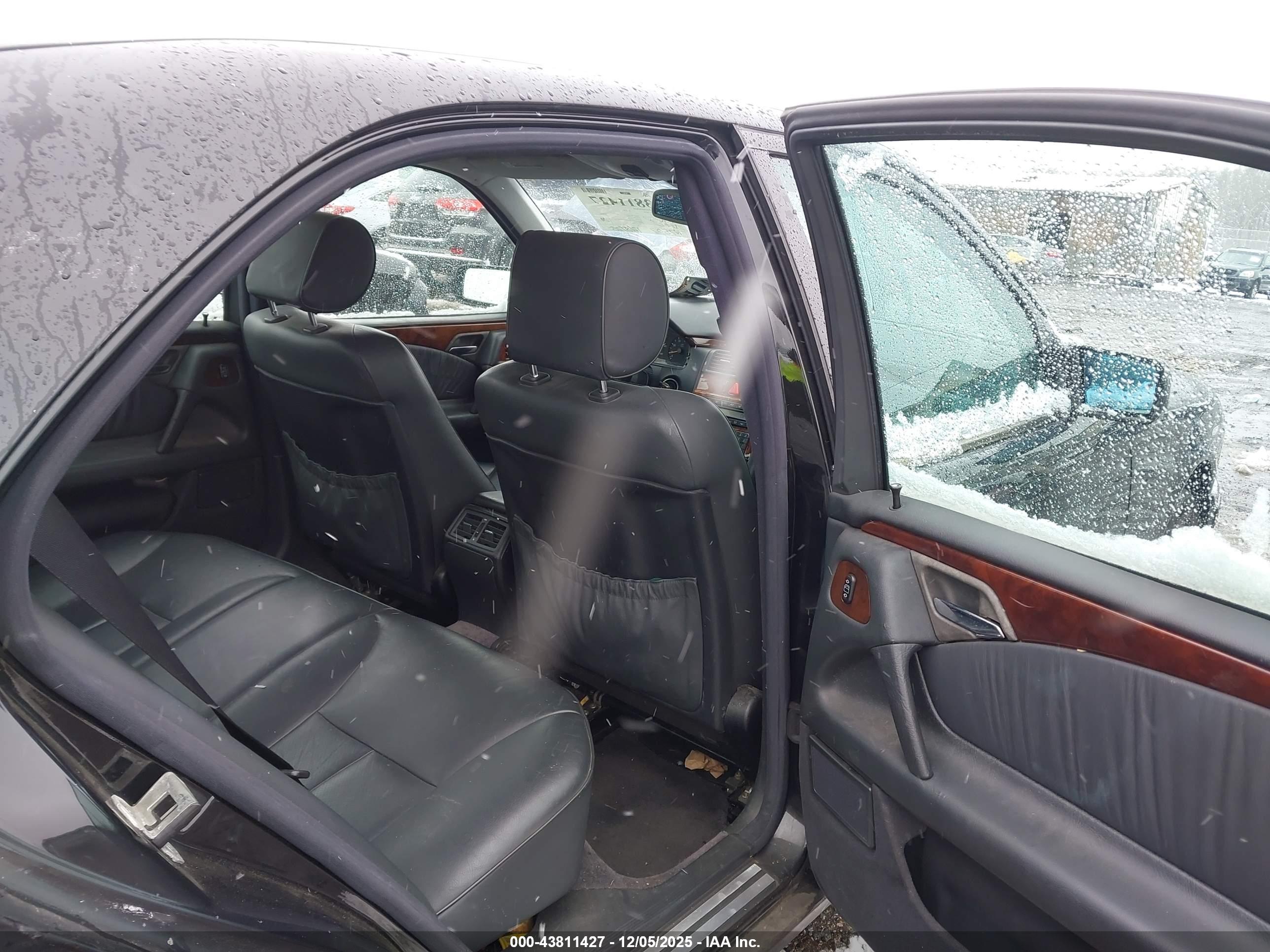 MERCEDES-BENZ E image 8