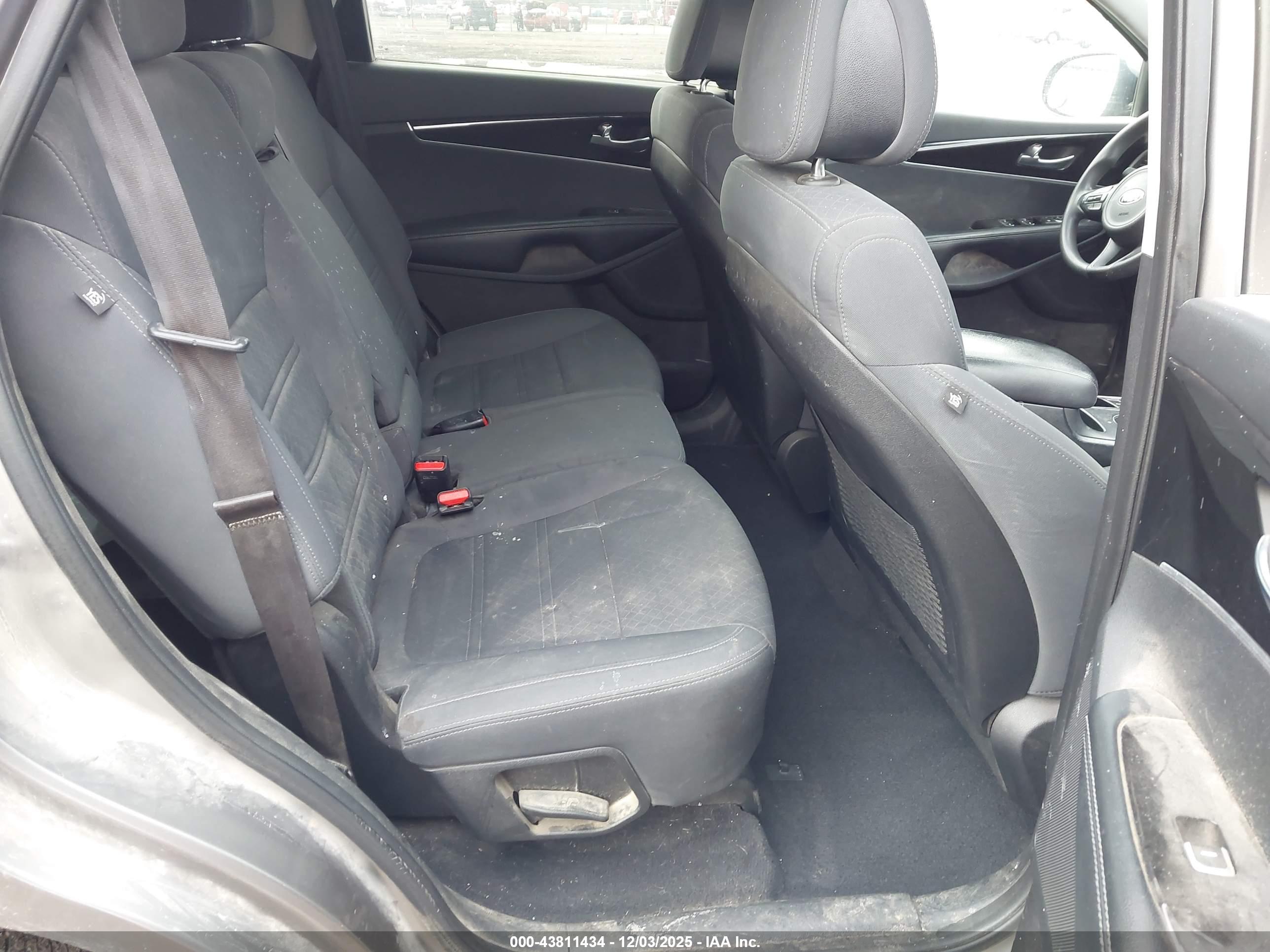 KIA SORENTO image 8