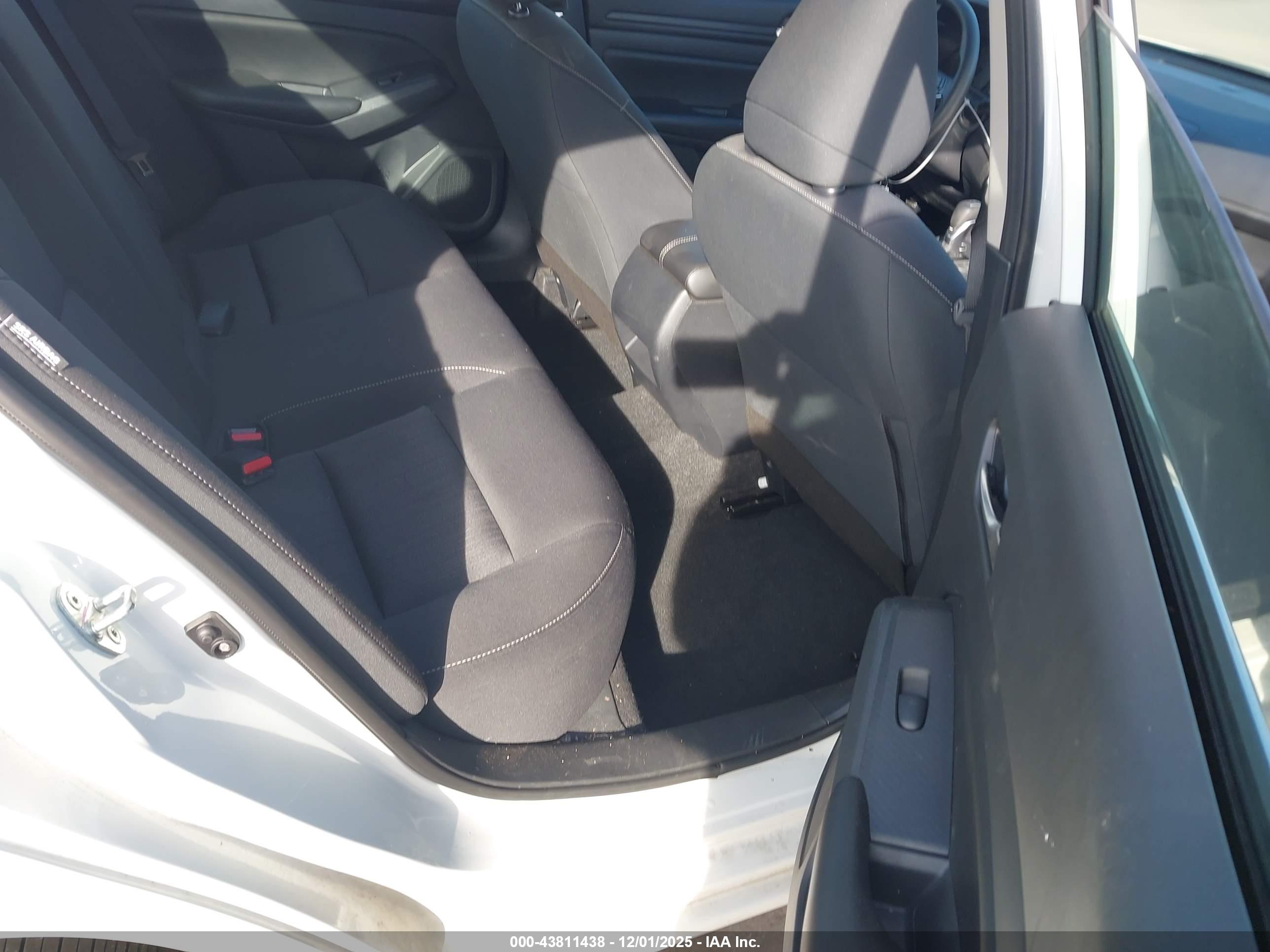 NISSAN ALTIMA image 8