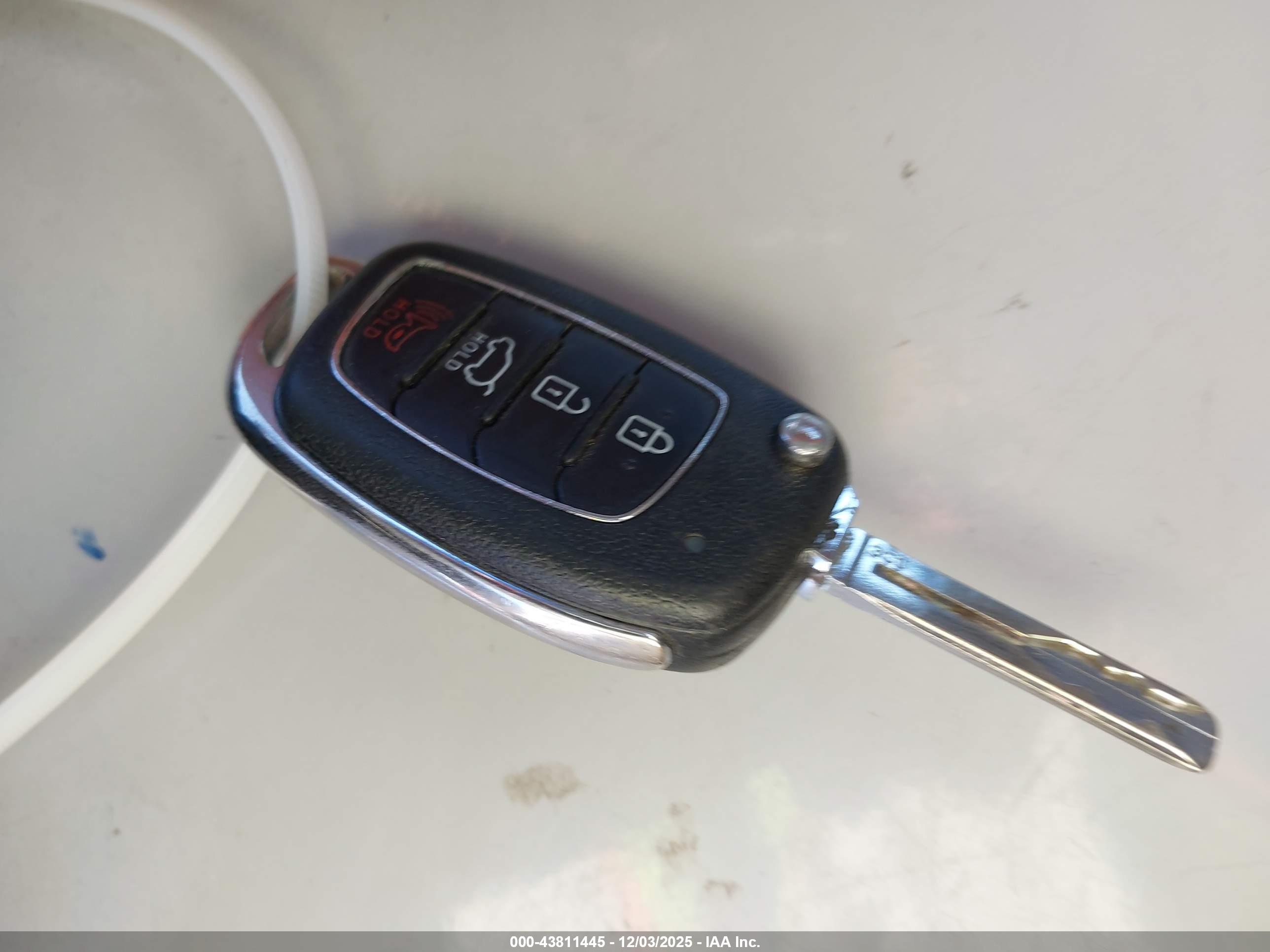 HYUNDAI TUCSON image 11