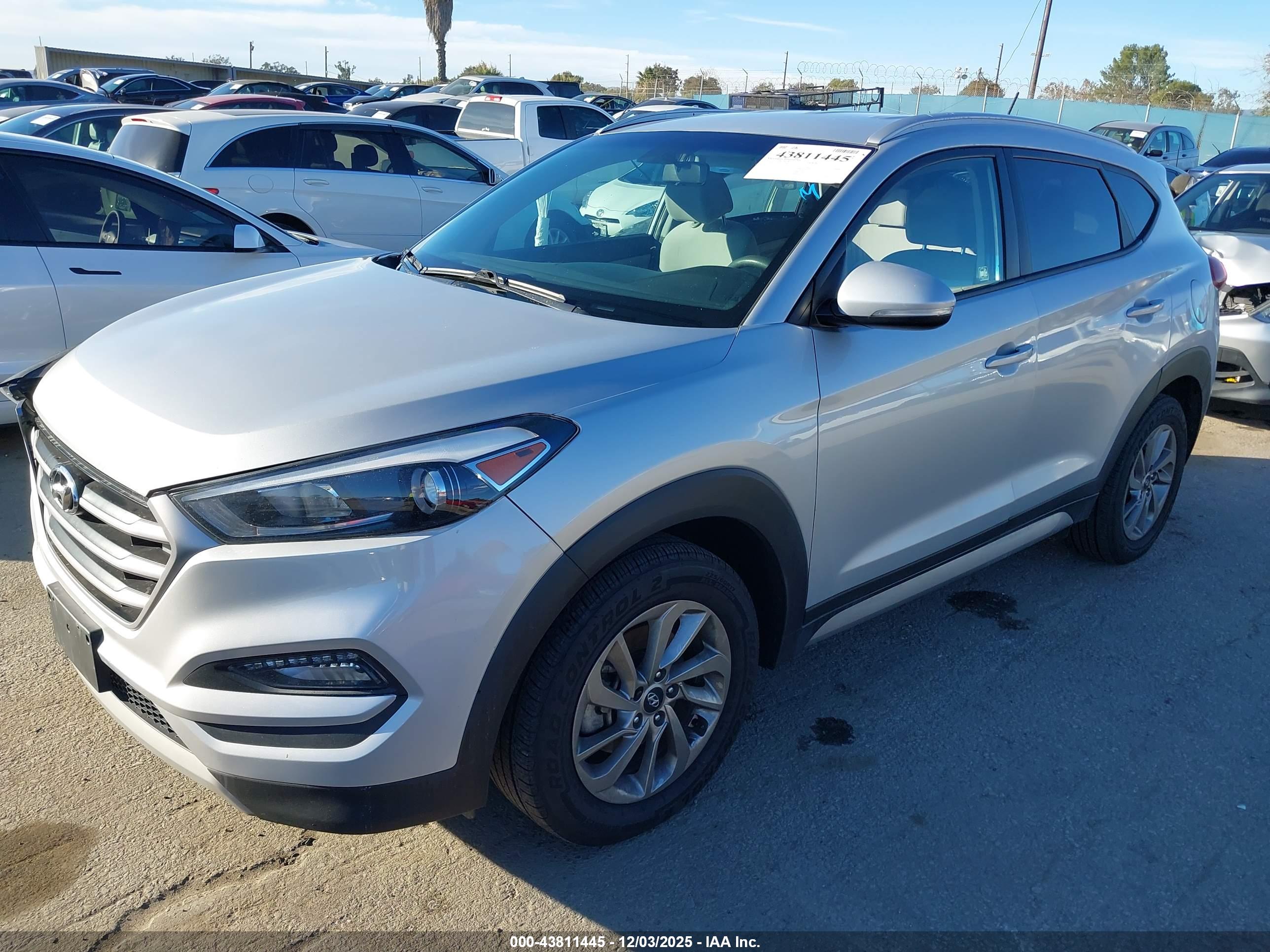 HYUNDAI TUCSON image 2