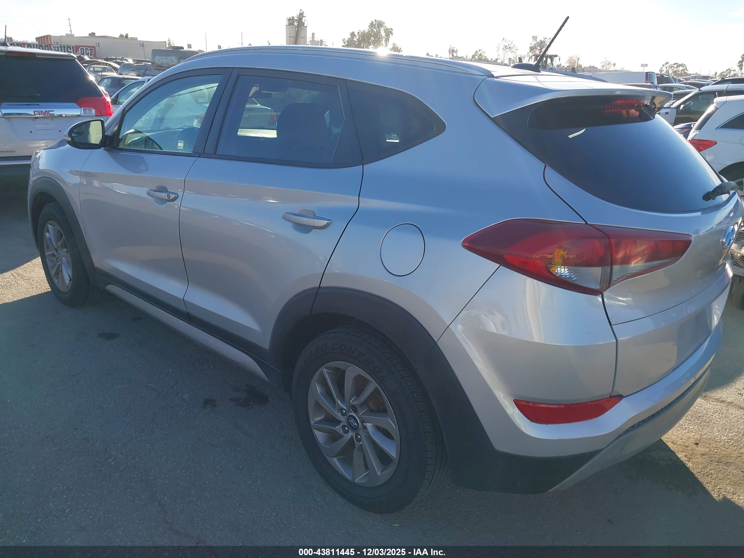 HYUNDAI TUCSON image 3