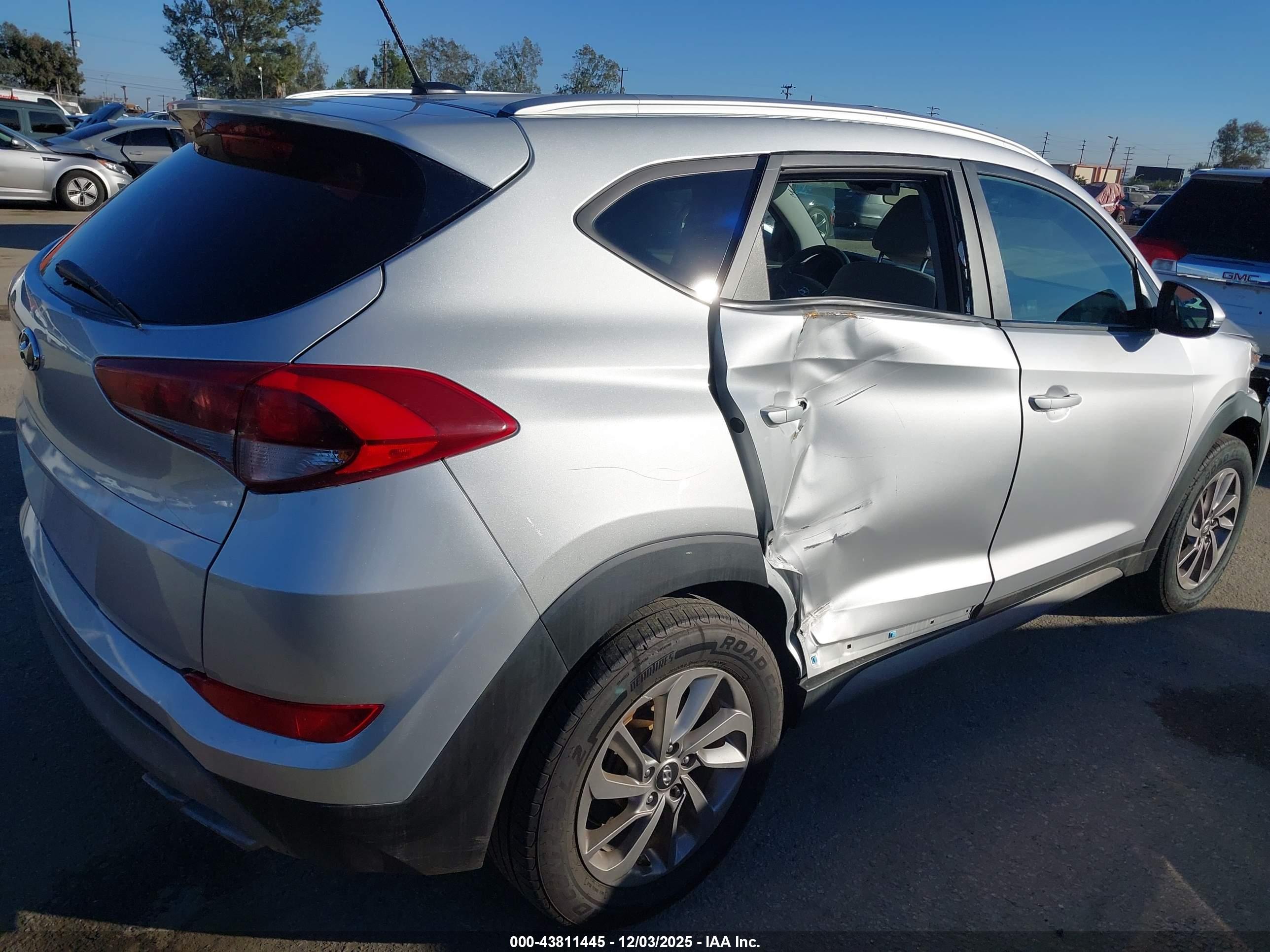 HYUNDAI TUCSON image 4