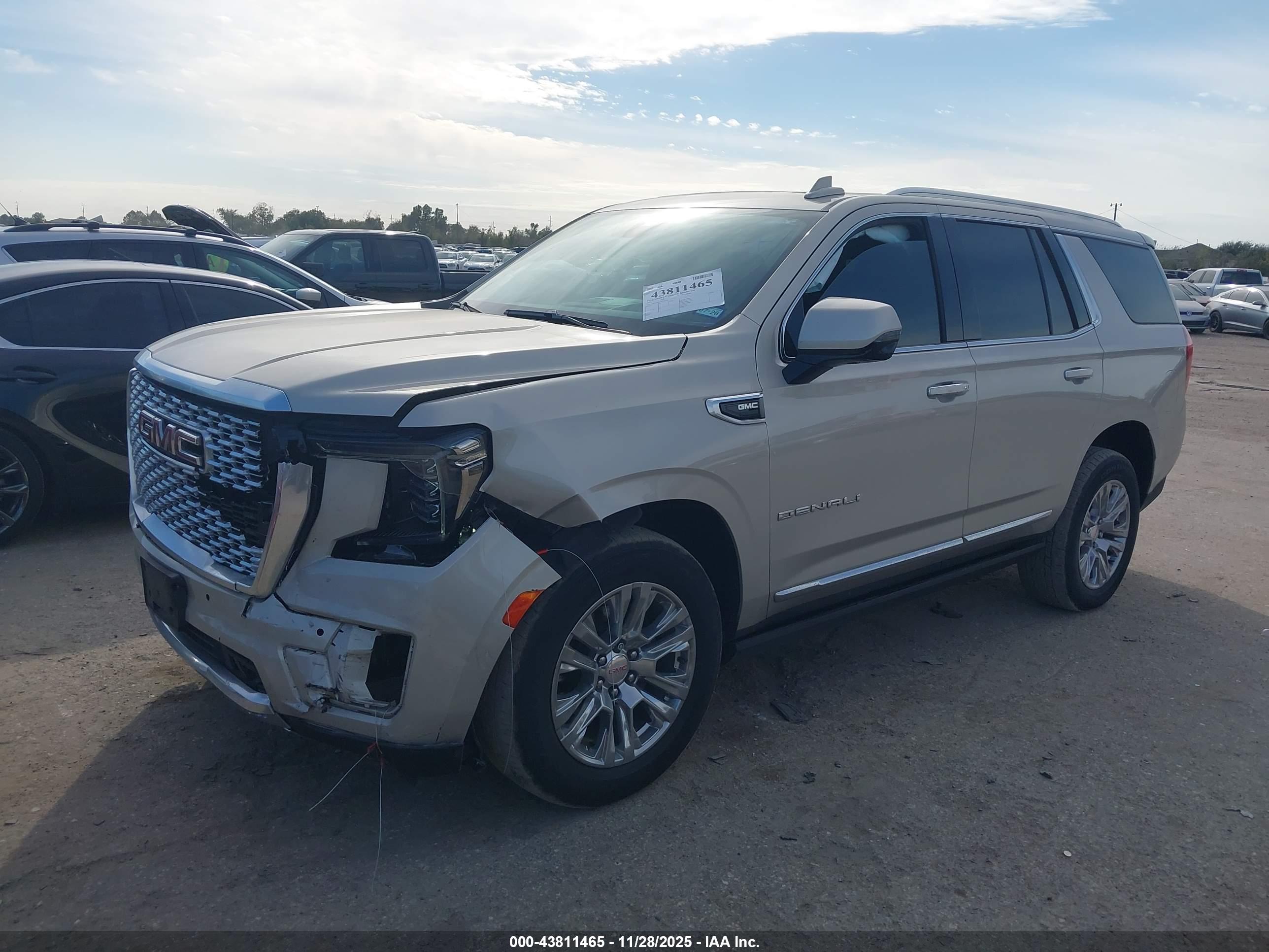 GMC YUKON image 2