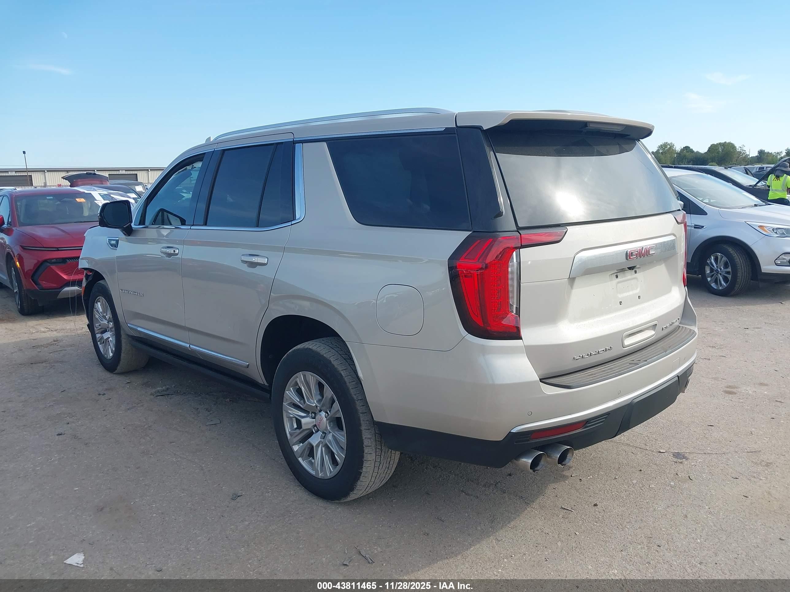 GMC YUKON image 3