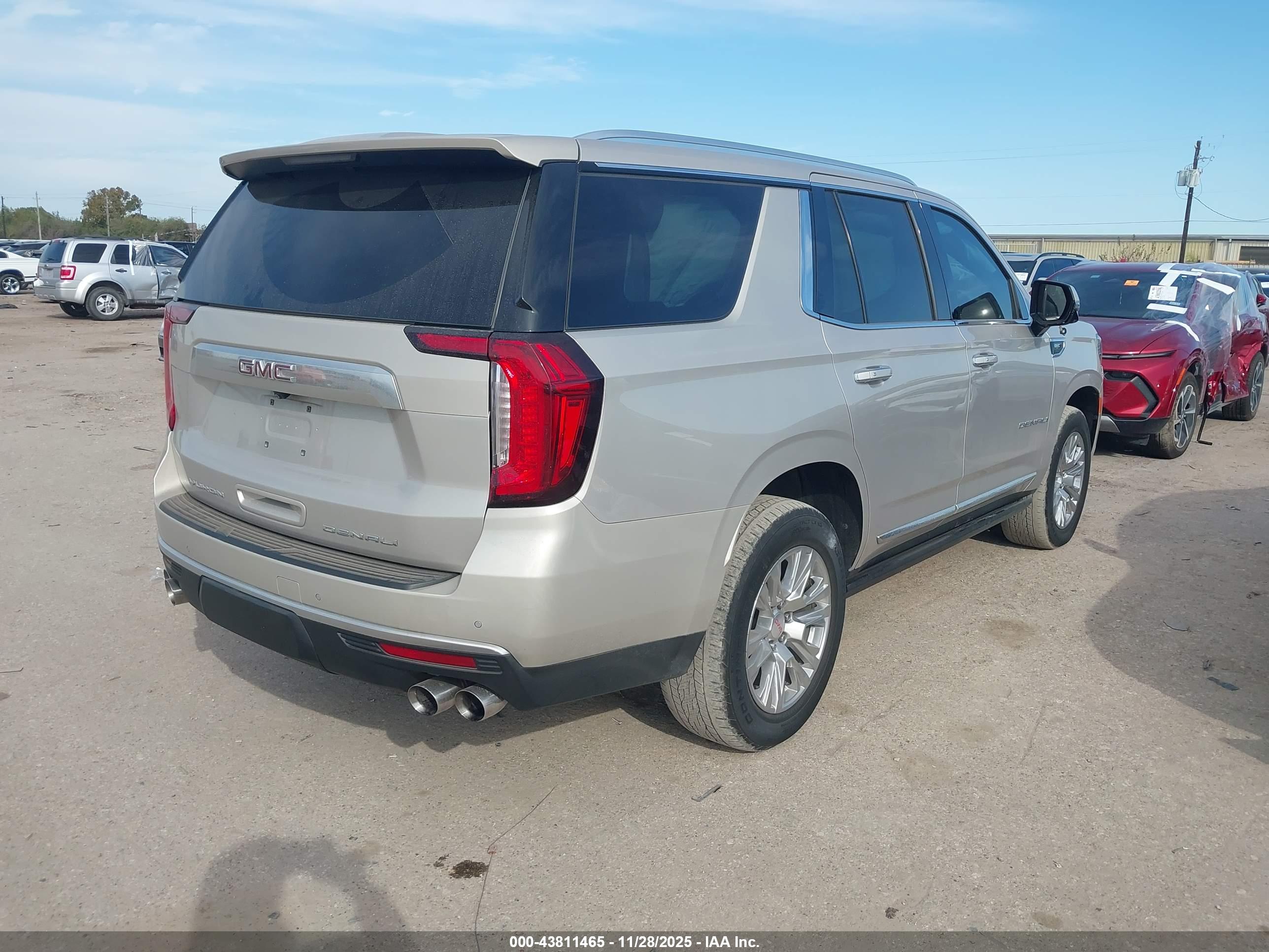 GMC YUKON image 4