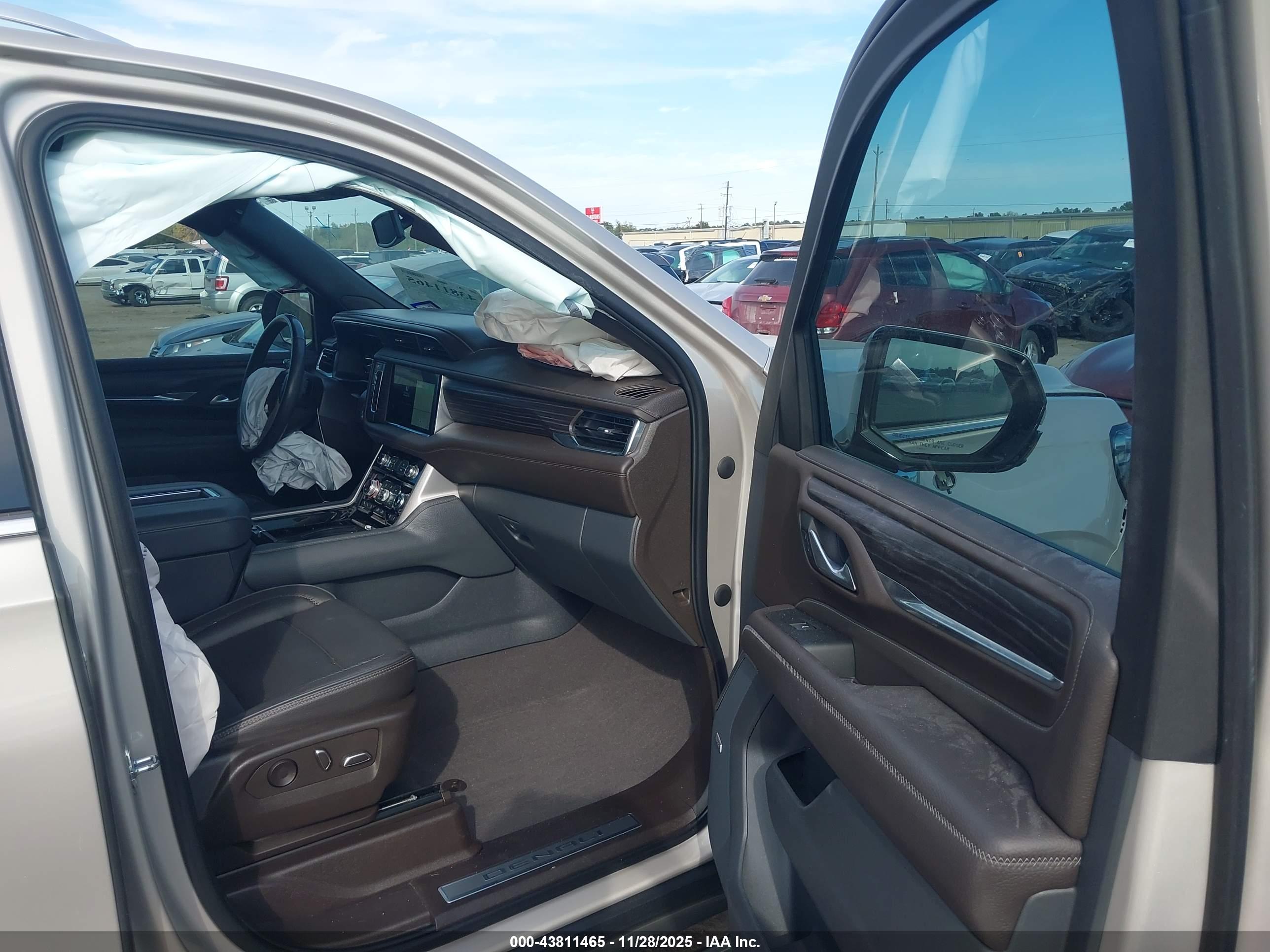 GMC YUKON image 5