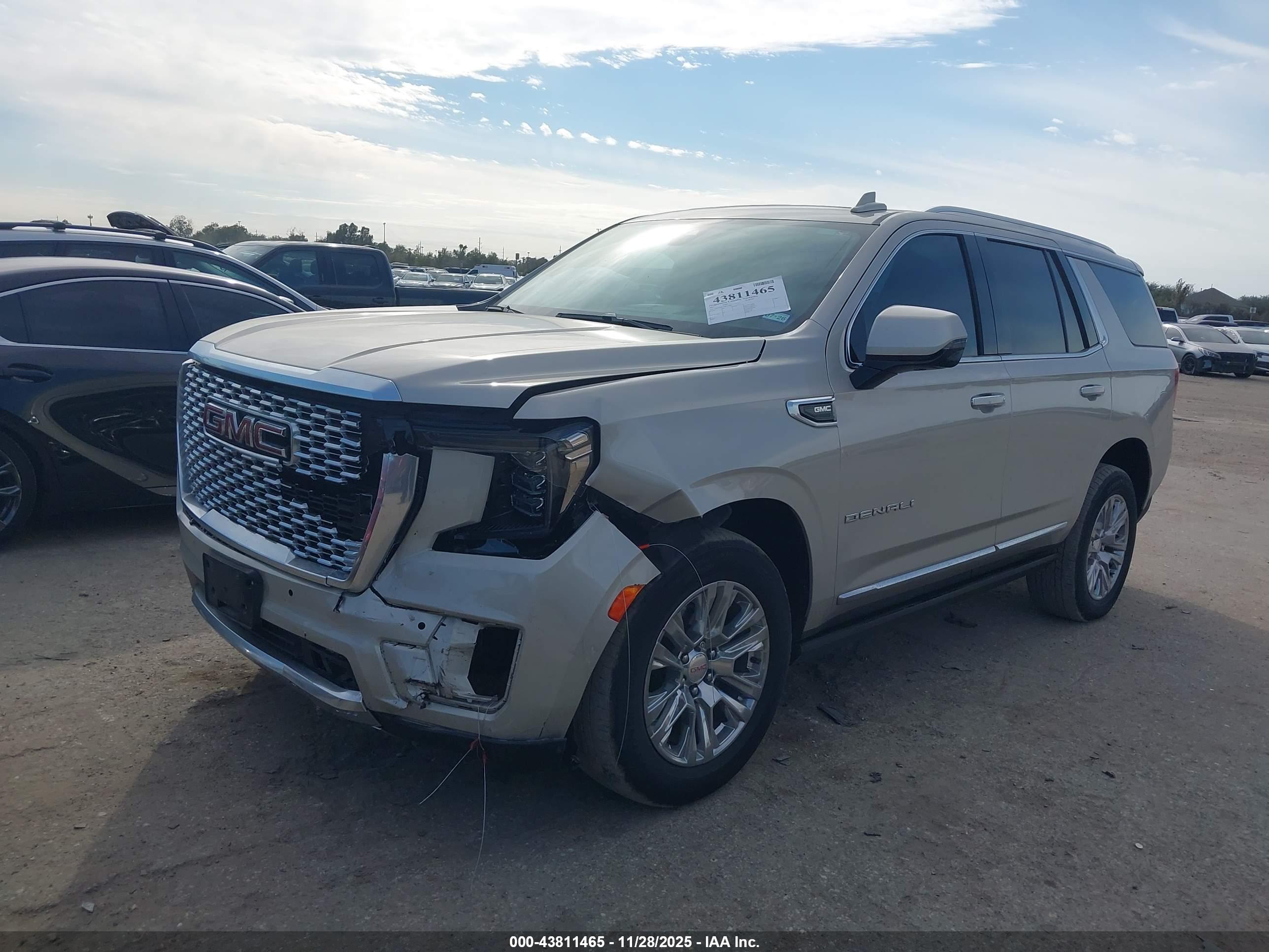 GMC YUKON image 6