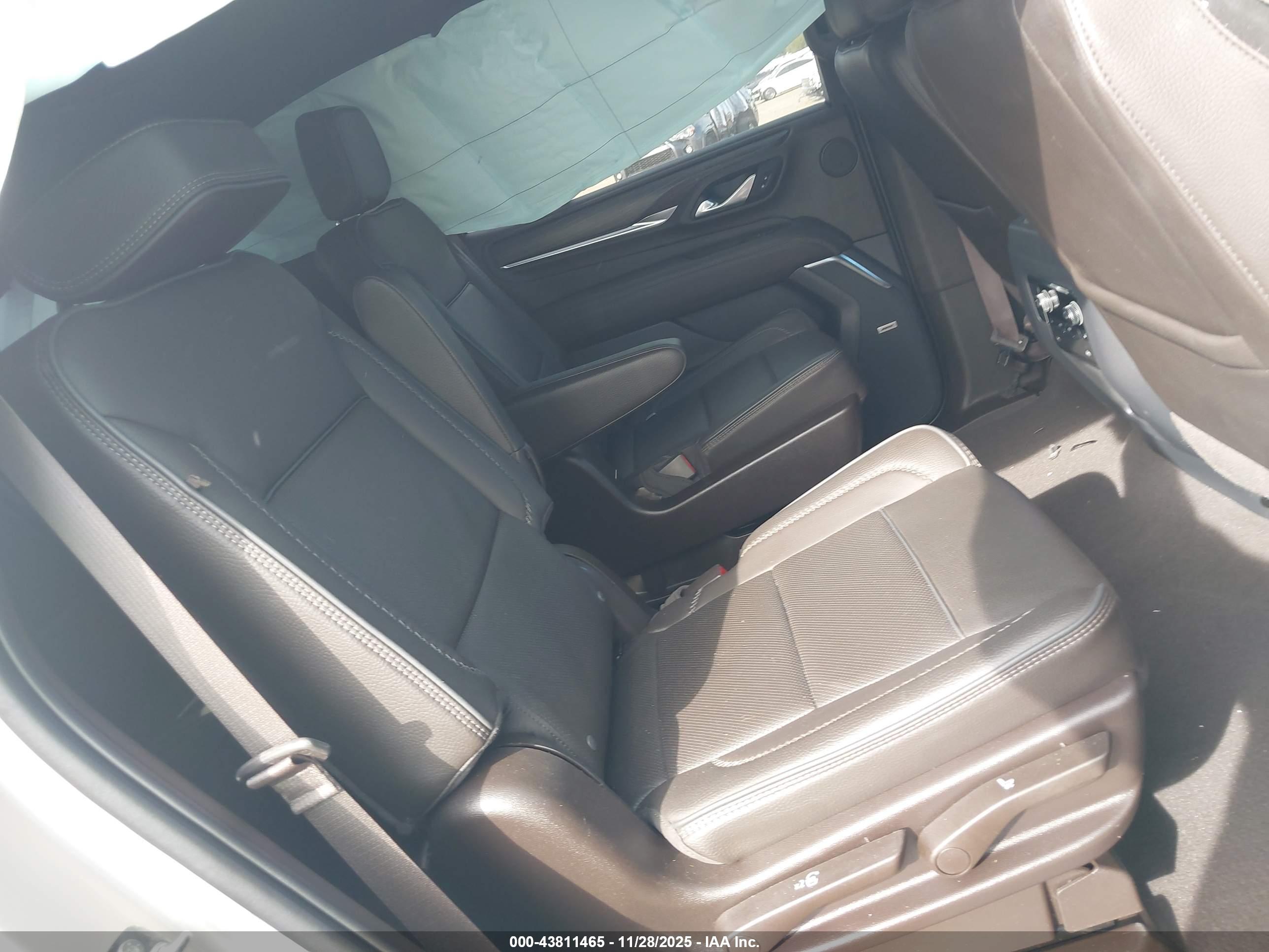 GMC YUKON image 8
