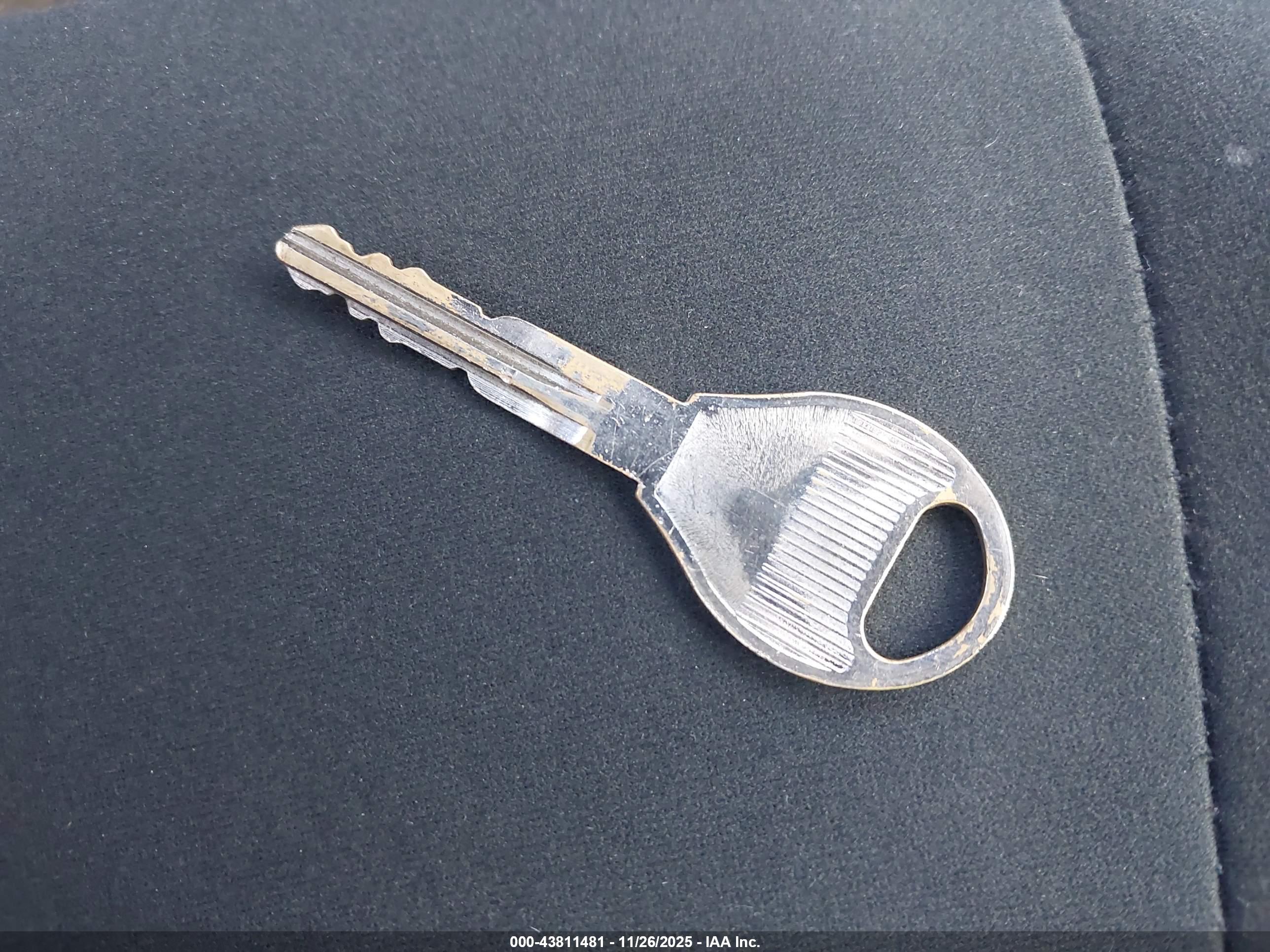 NISSAN VERSA image 11