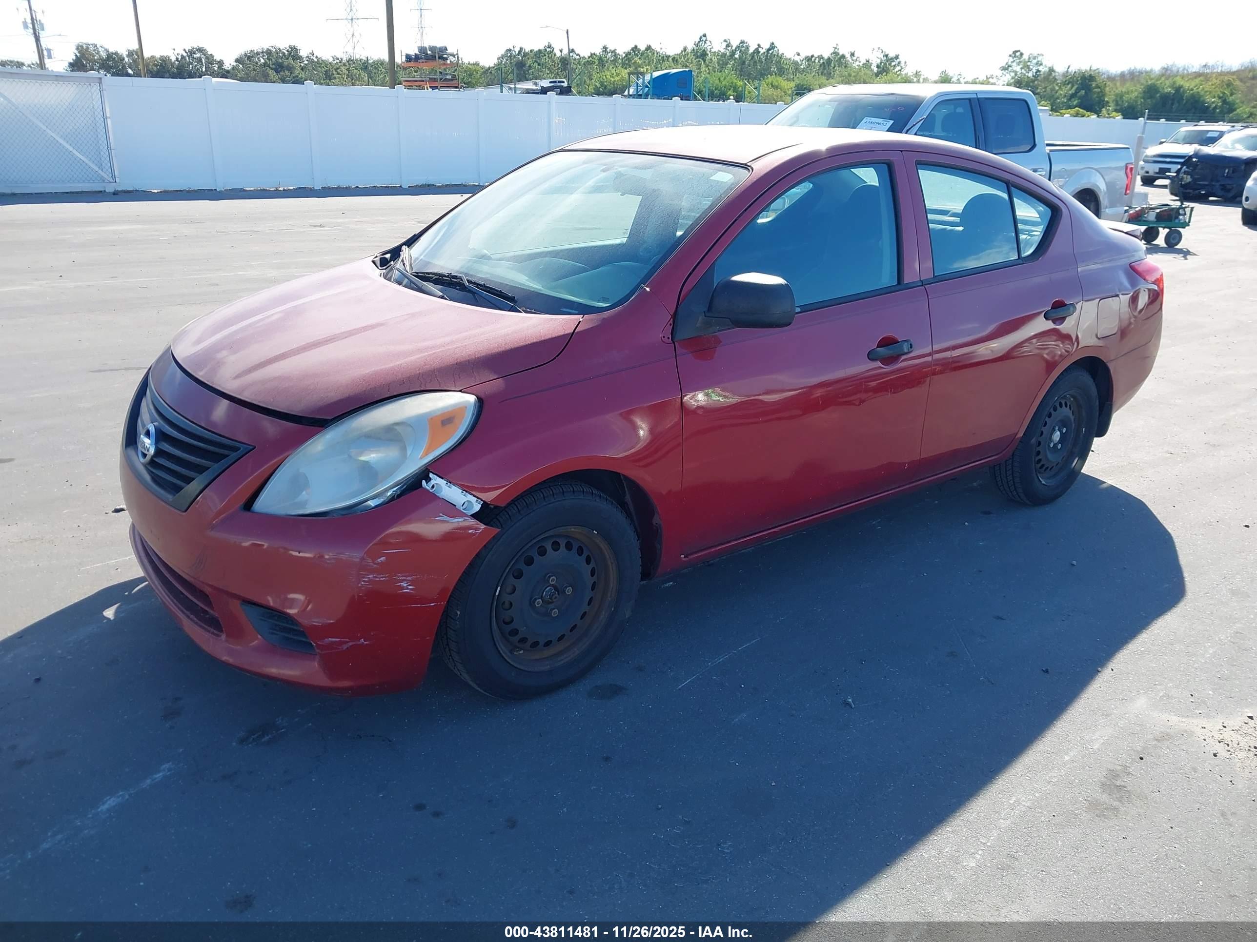 NISSAN VERSA image 2