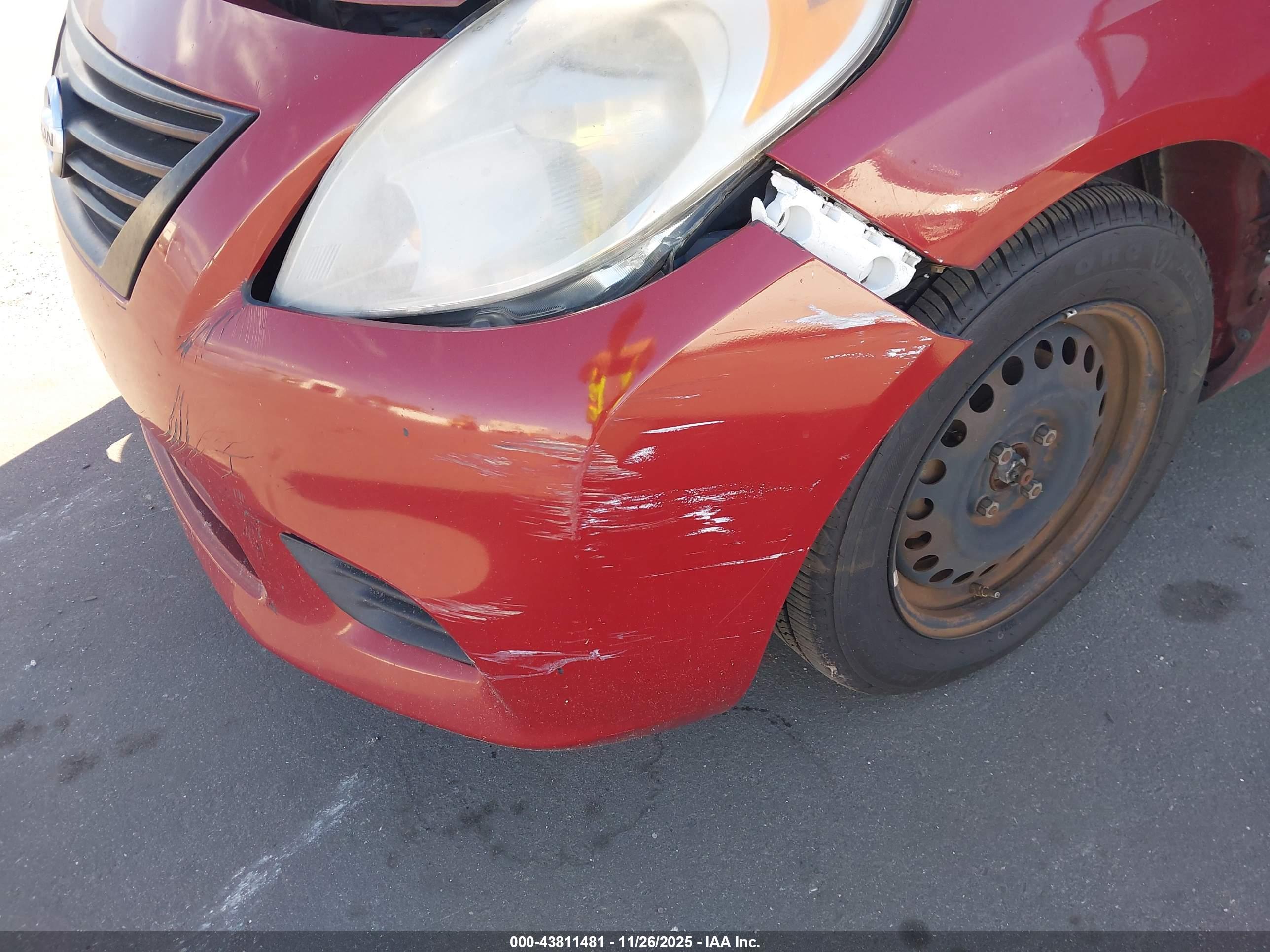 NISSAN VERSA image 6