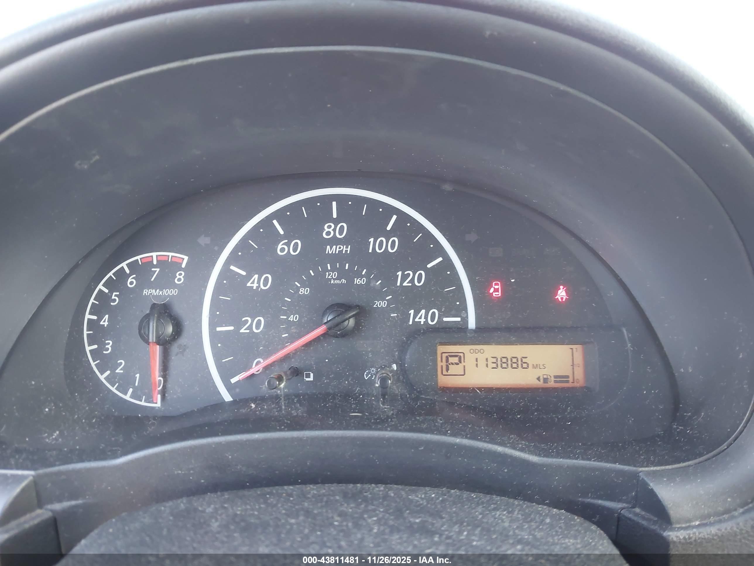 NISSAN VERSA image 7