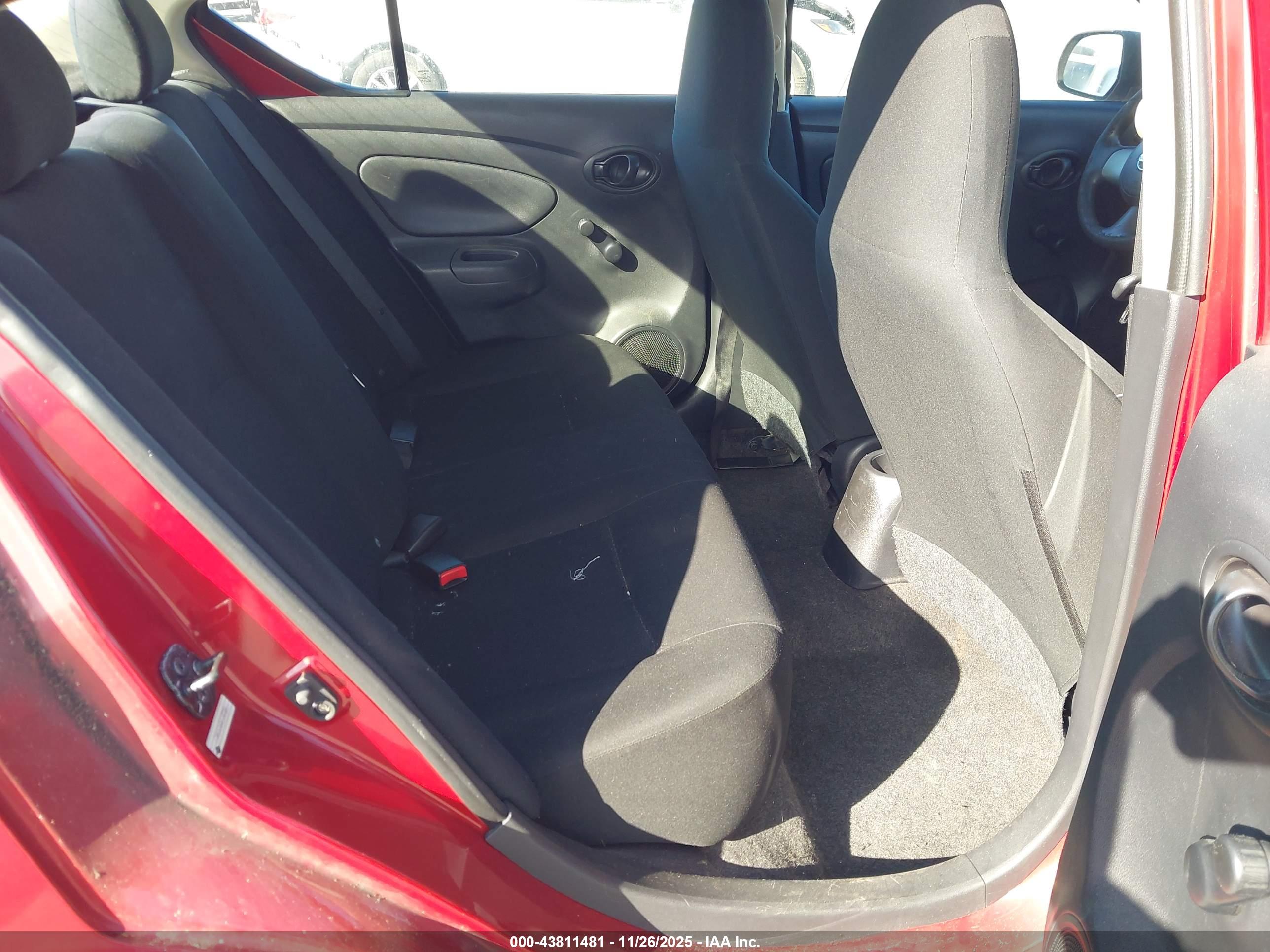 NISSAN VERSA image 8