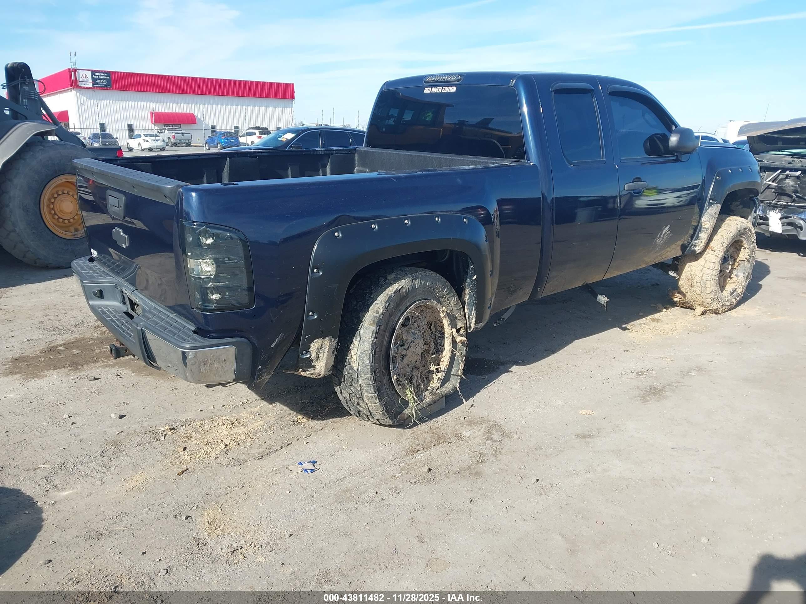 CHEVROLET SILVERADO image 4