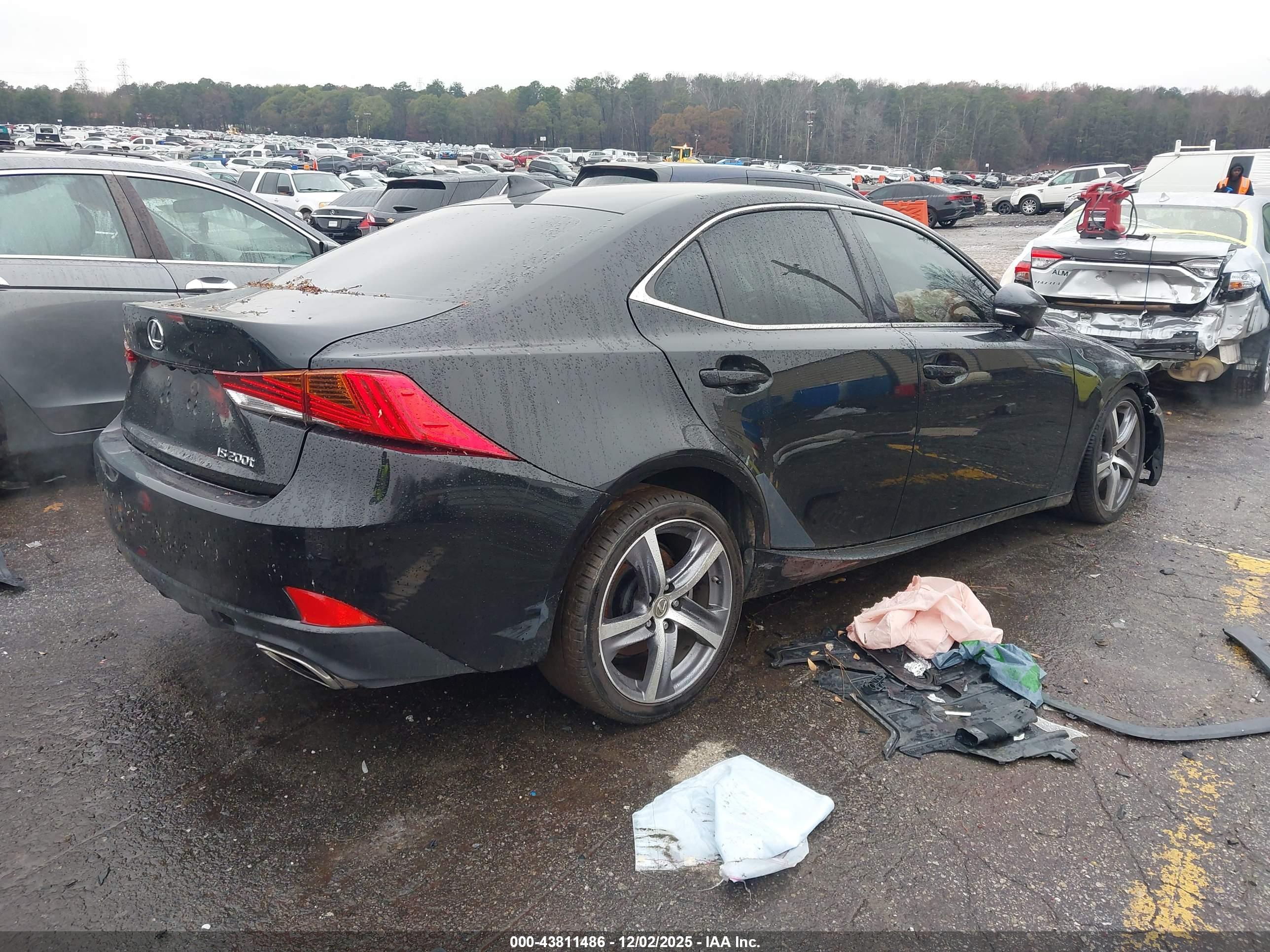 LEXUS IS image 4