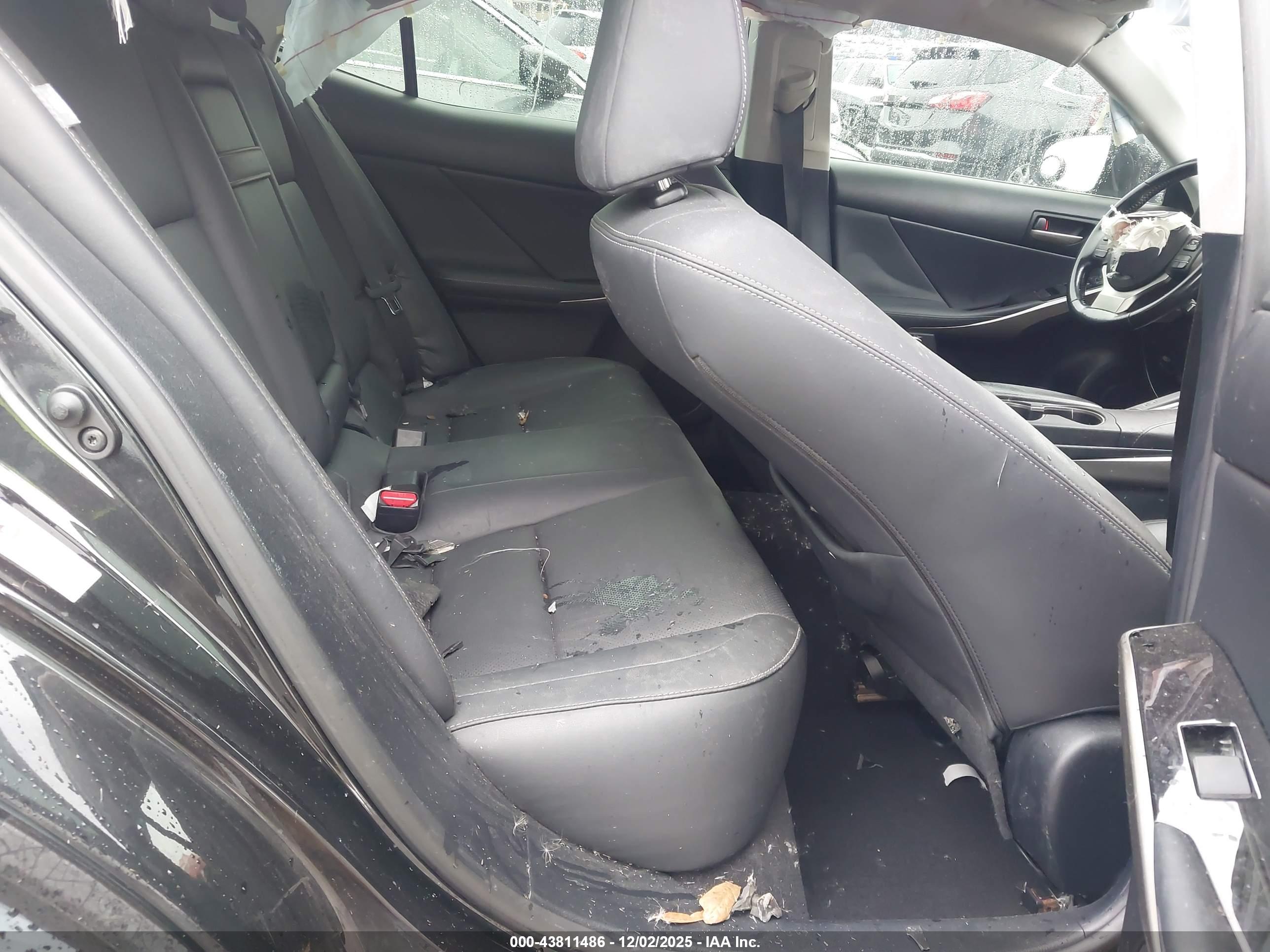LEXUS IS image 8