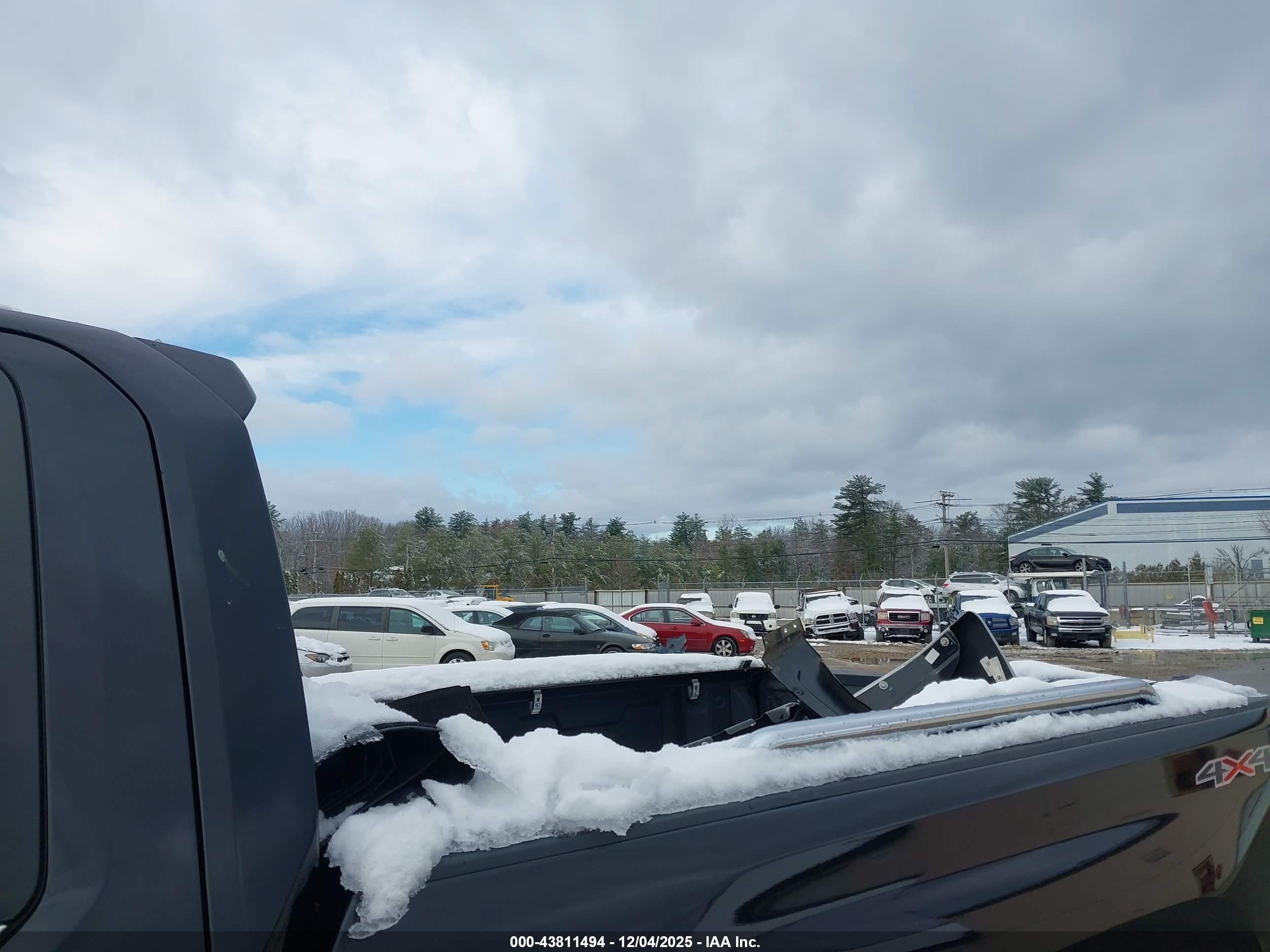 CHEVROLET SILVERADO image 7