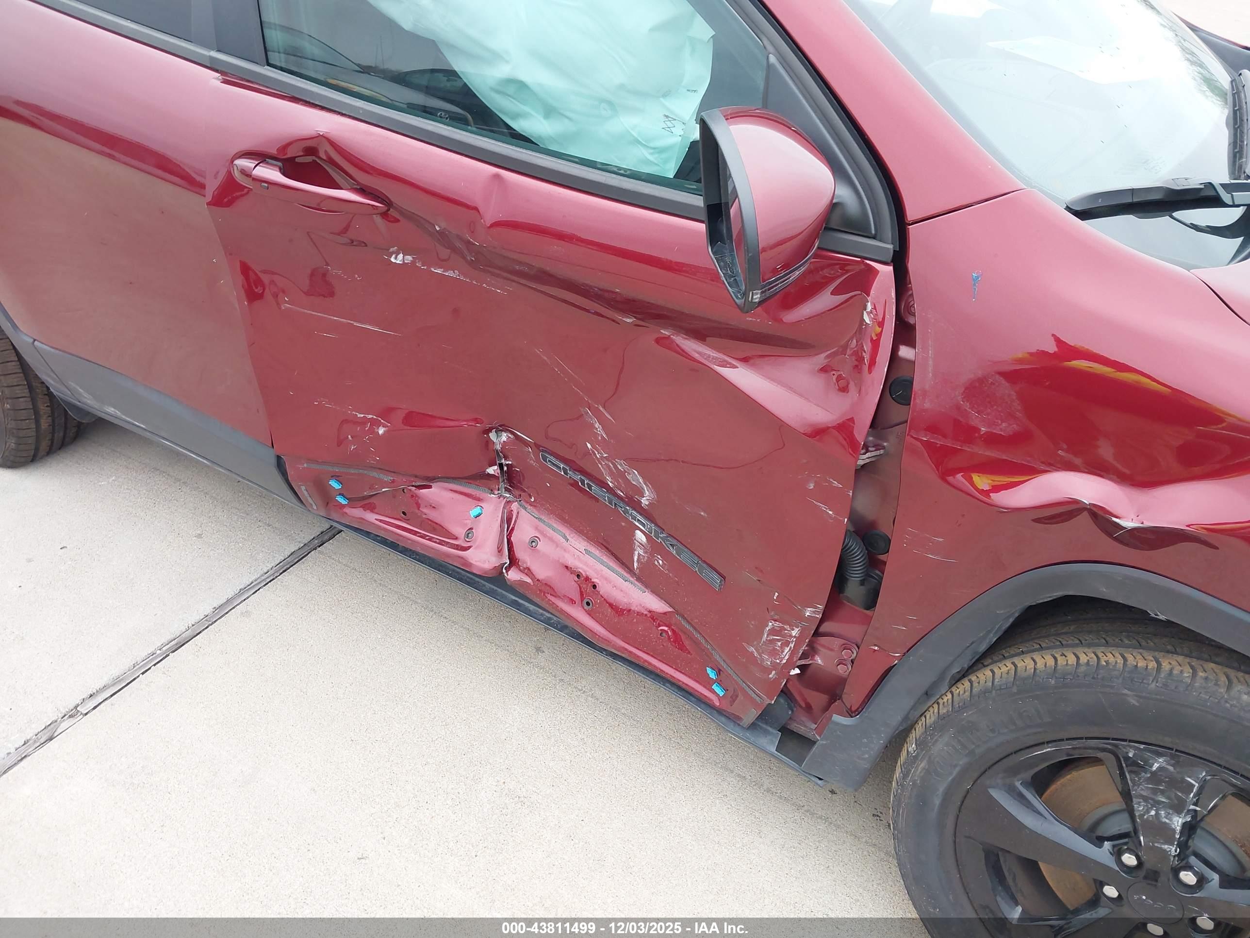 JEEP CHEROKEE image 6