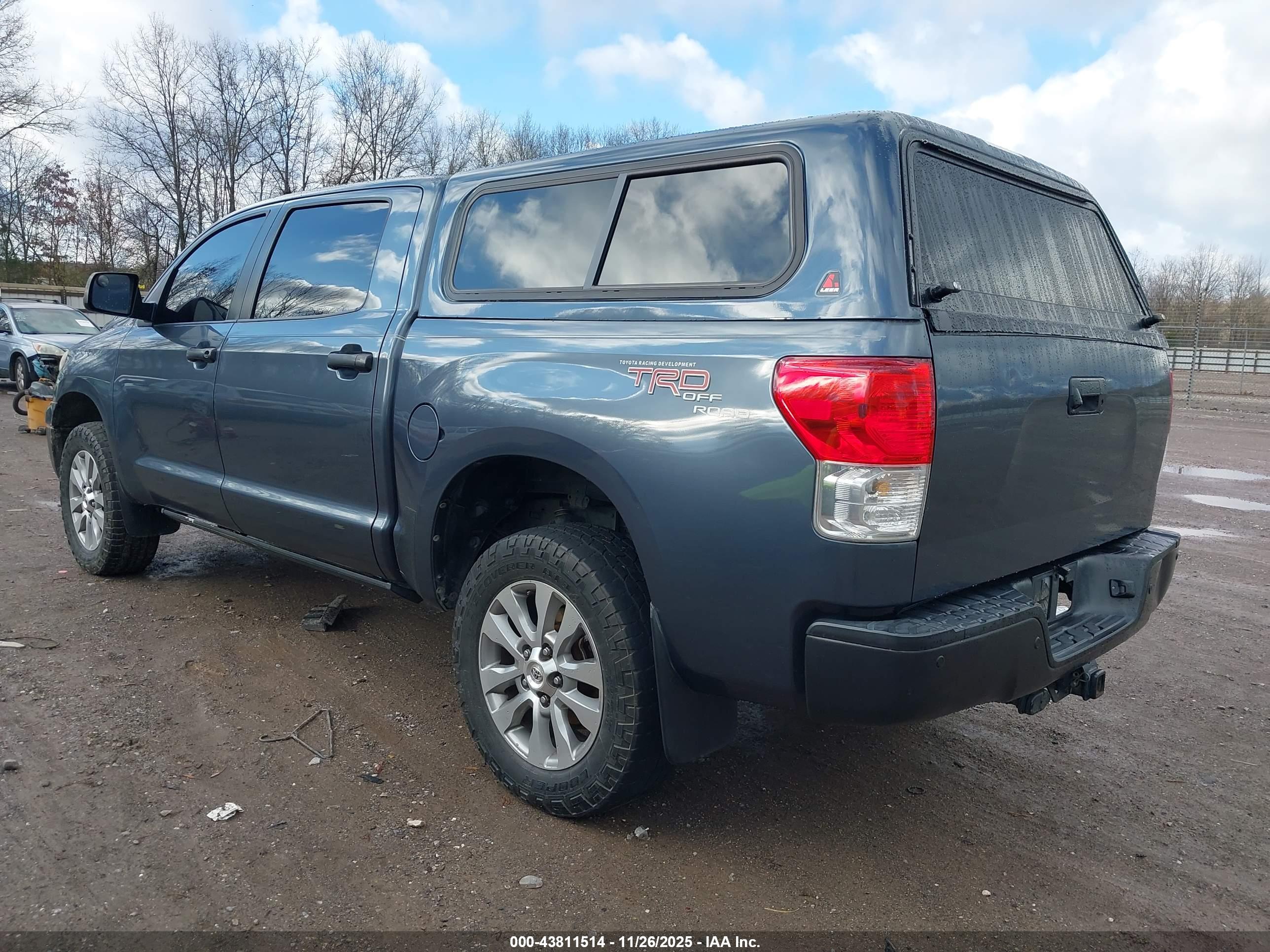 TOYOTA TUNDRA image 3