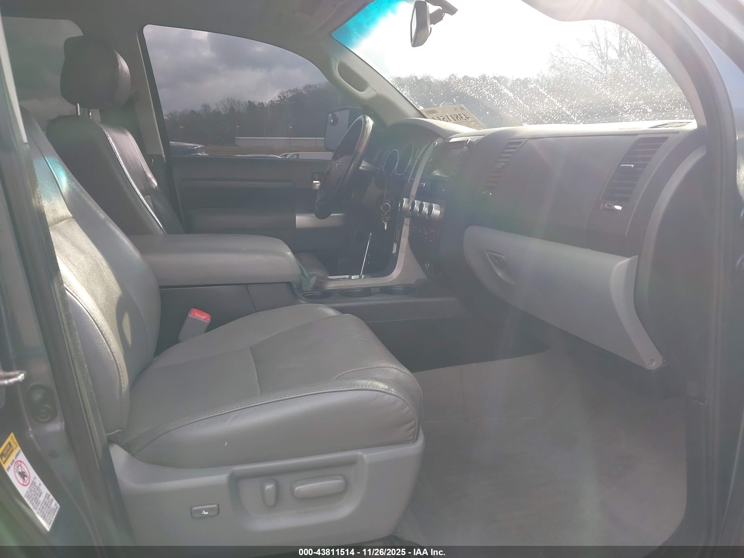 TOYOTA TUNDRA image 5