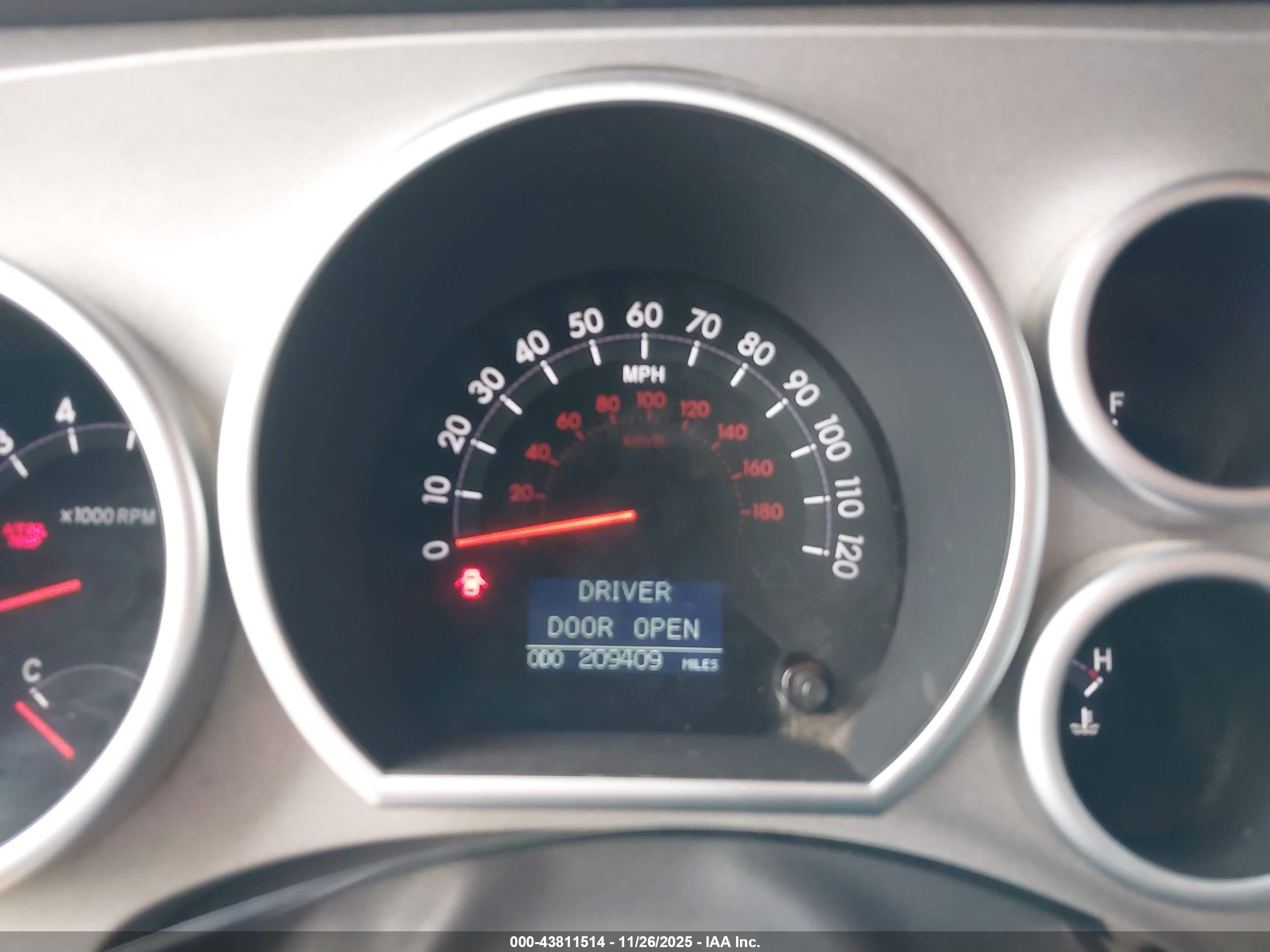 TOYOTA TUNDRA image 7